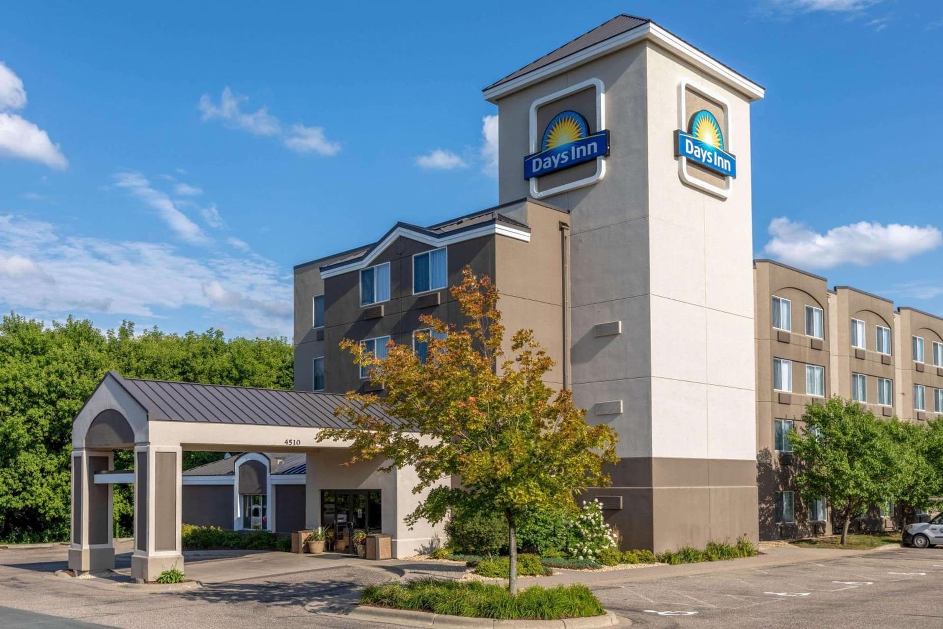Days Inn by Wyndham Eagan Minnesota Near Mall of America interior in Eagan, MN — gallery photo 2