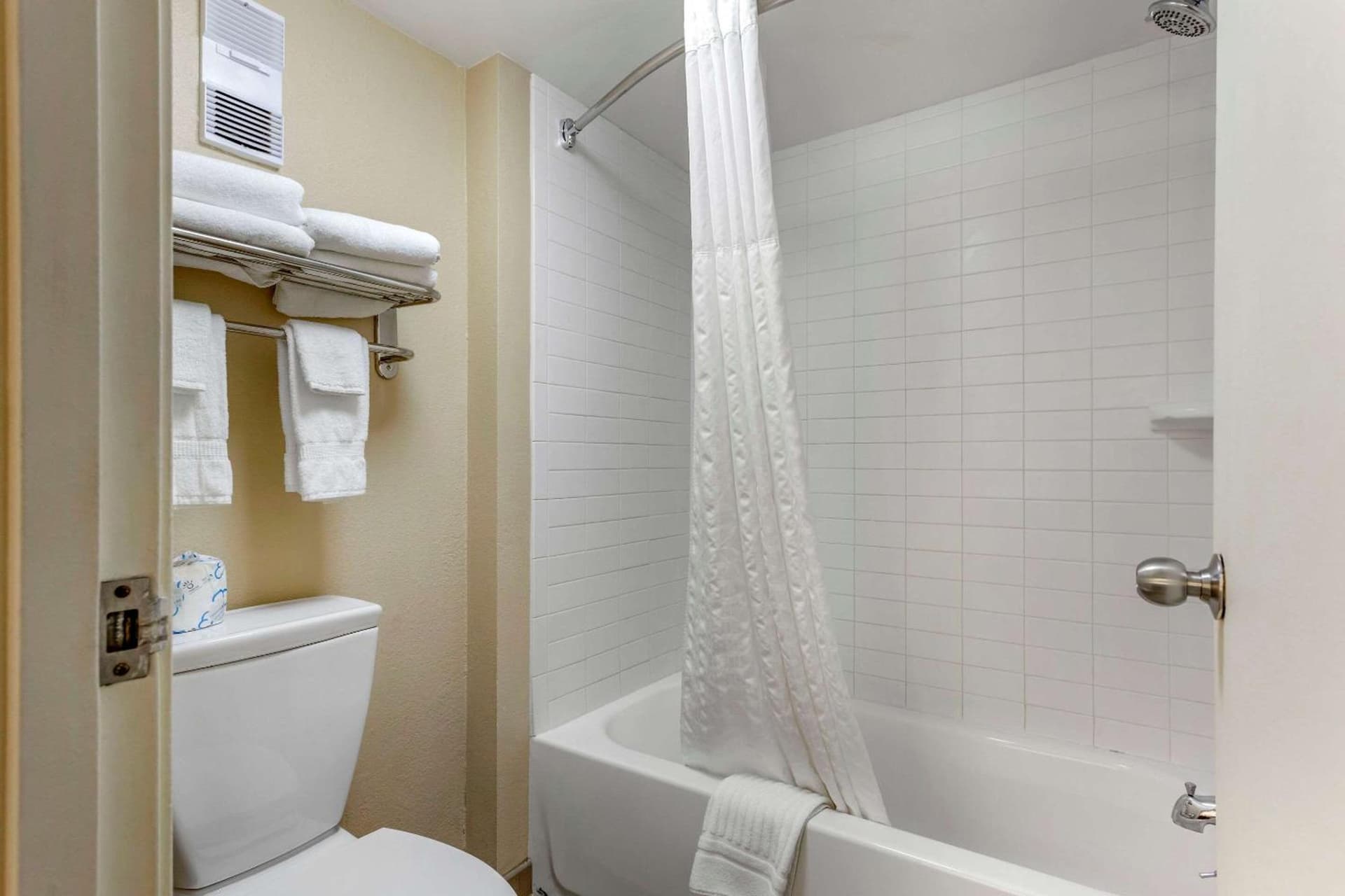 Comfort Inn & Suites Little Rock Airport gallery photo in Little Rock, AR — image 23