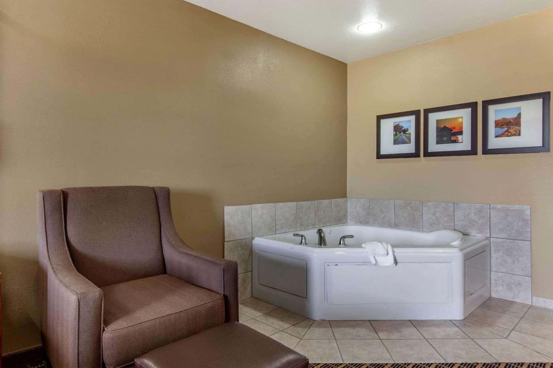 Comfort Suites Delavan - Lake Geneva Area gallery photo in Delavan, WI — image 9