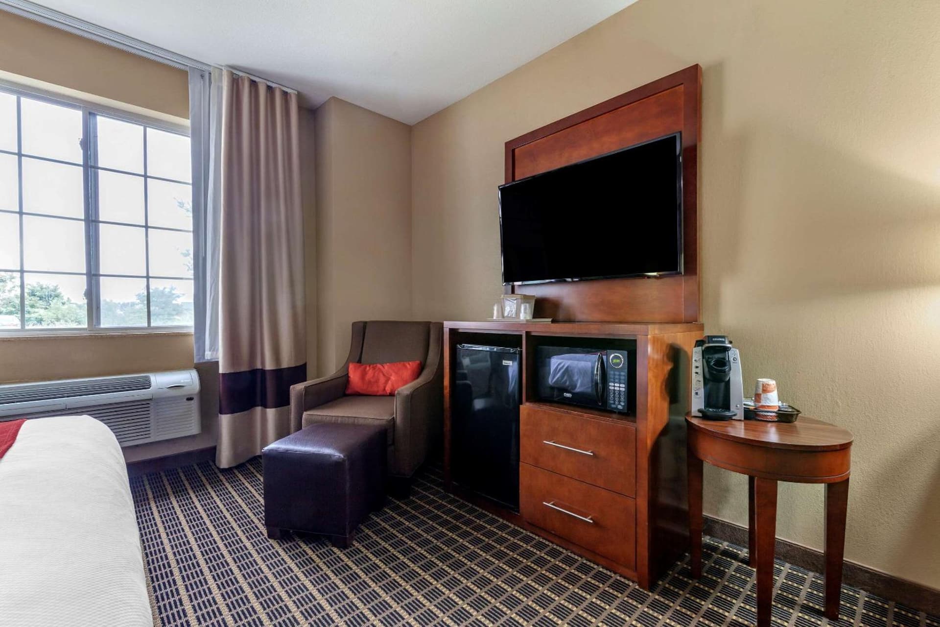 Comfort Suites Delavan - Lake Geneva Area property views in Delavan, WI — gallery photo 3