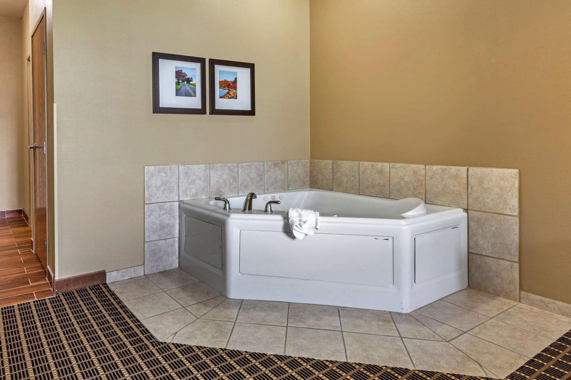 Comfort Suites Delavan - Lake Geneva Area gallery photo in Delavan, WI — image 24