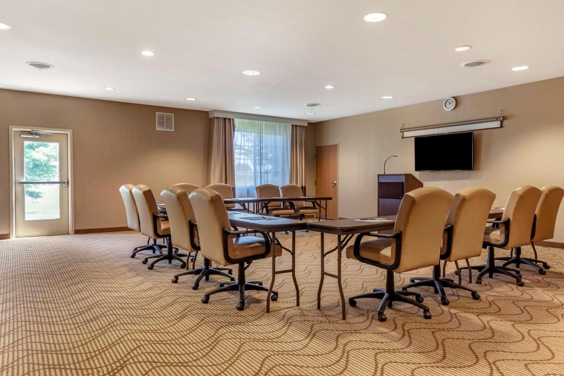 Comfort Suites Delavan - Lake Geneva Area gallery photo in Delavan, WI — image 25