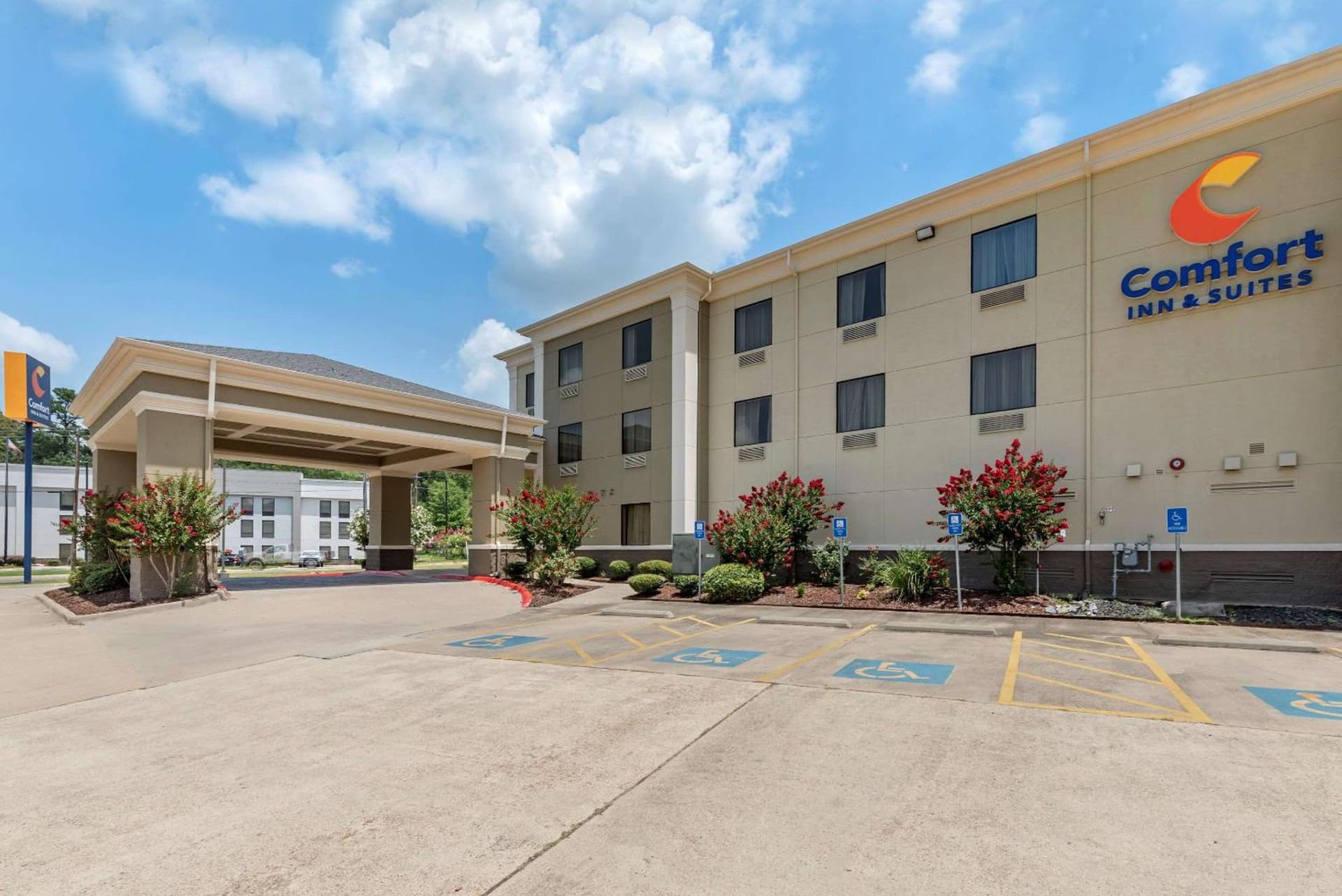 Comfort Inn & Suites El Dorado featured exterior or lobby in El Dorado, AR — similar hotel