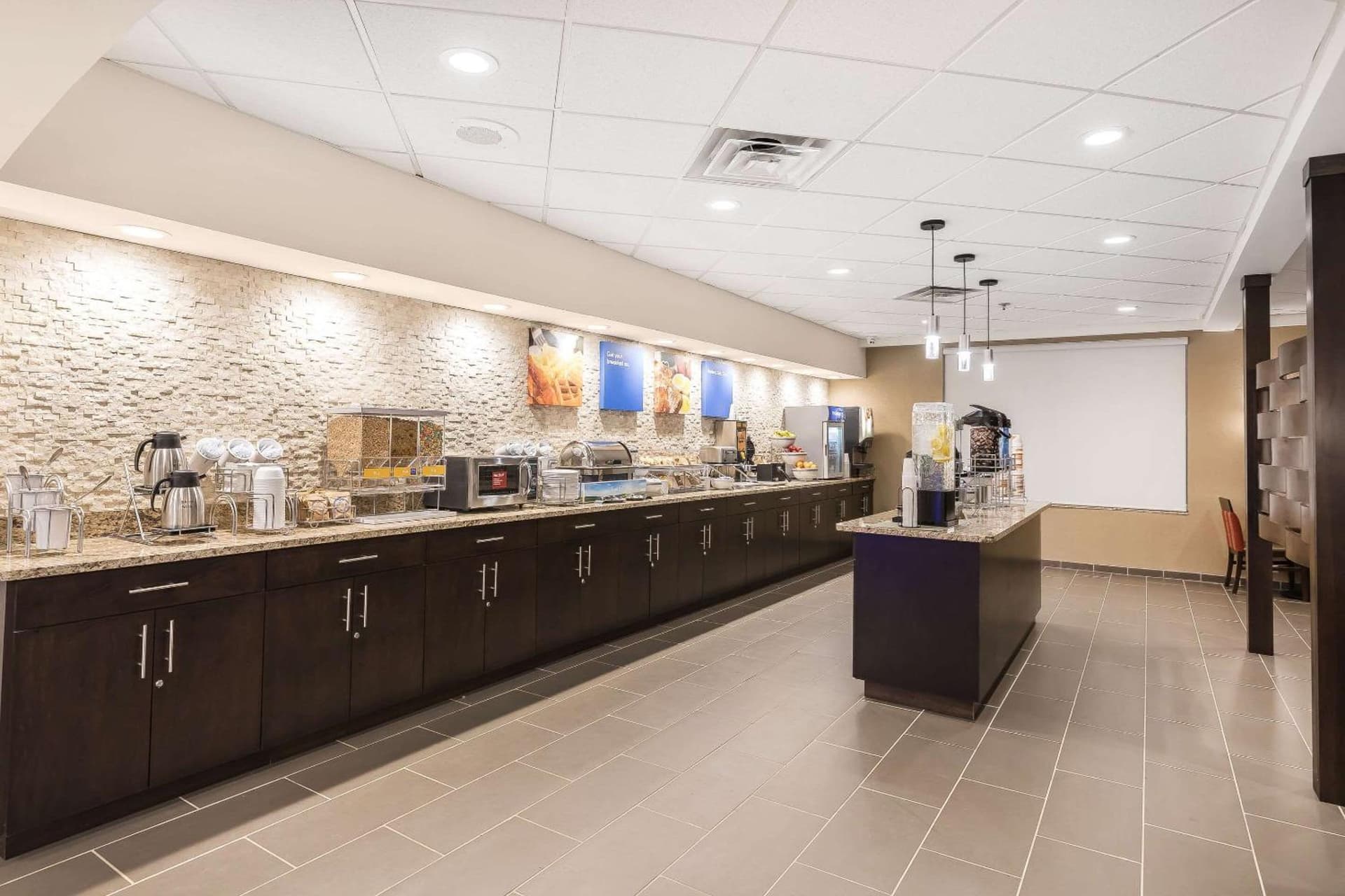 Comfort Inn & Suites Allen Park - Dearborn gallery photo in Allen Park, MI — image 27