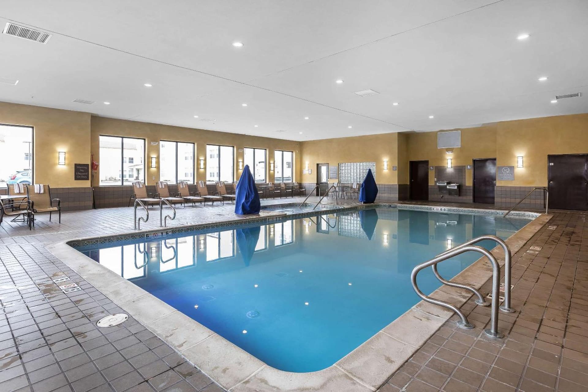 Comfort Inn & Suites Allen Park - Dearborn property views in Allen Park, MI — gallery photo 3