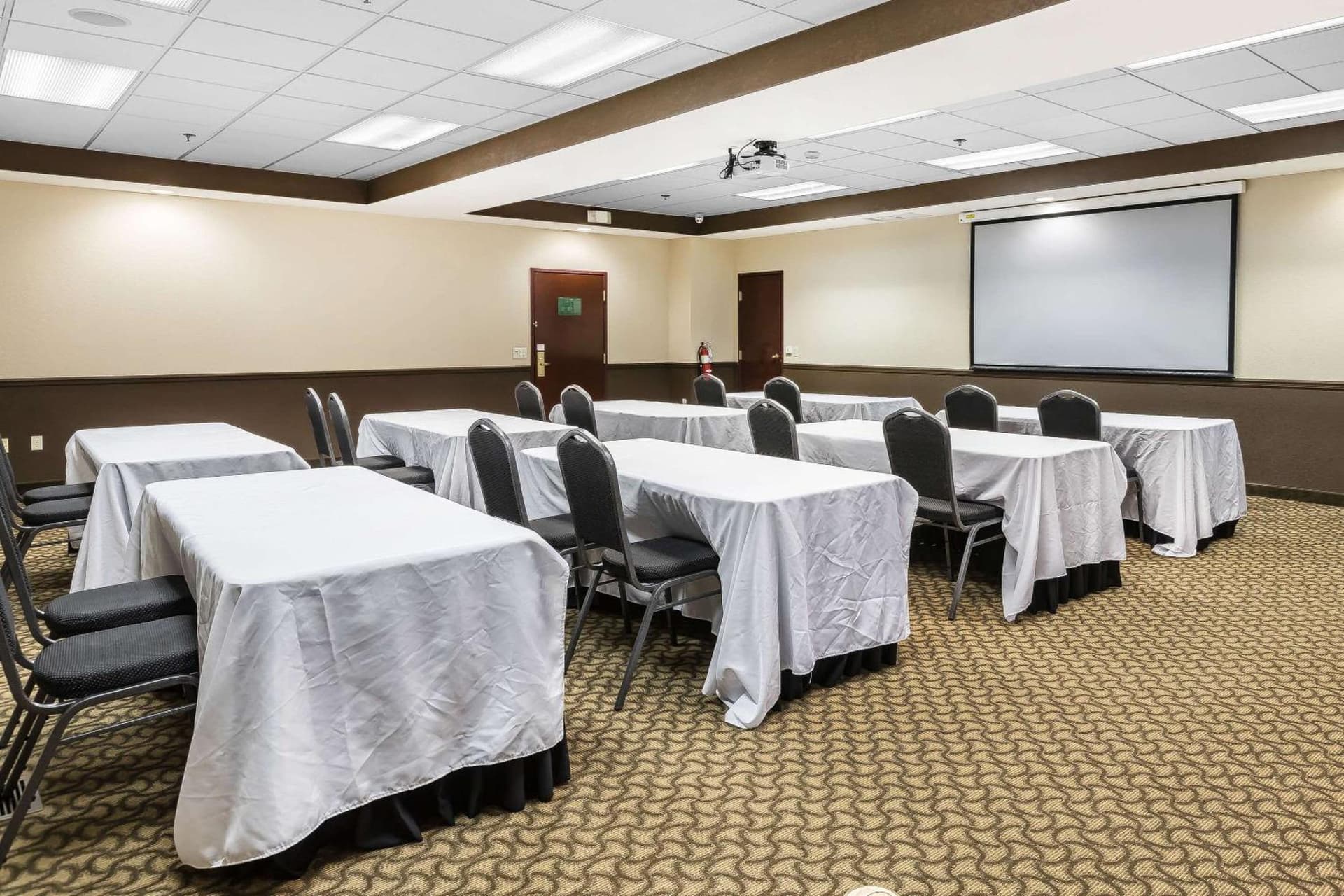 Comfort Inn & Suites Allen Park - Dearborn interior in Allen Park, MI — gallery photo 2