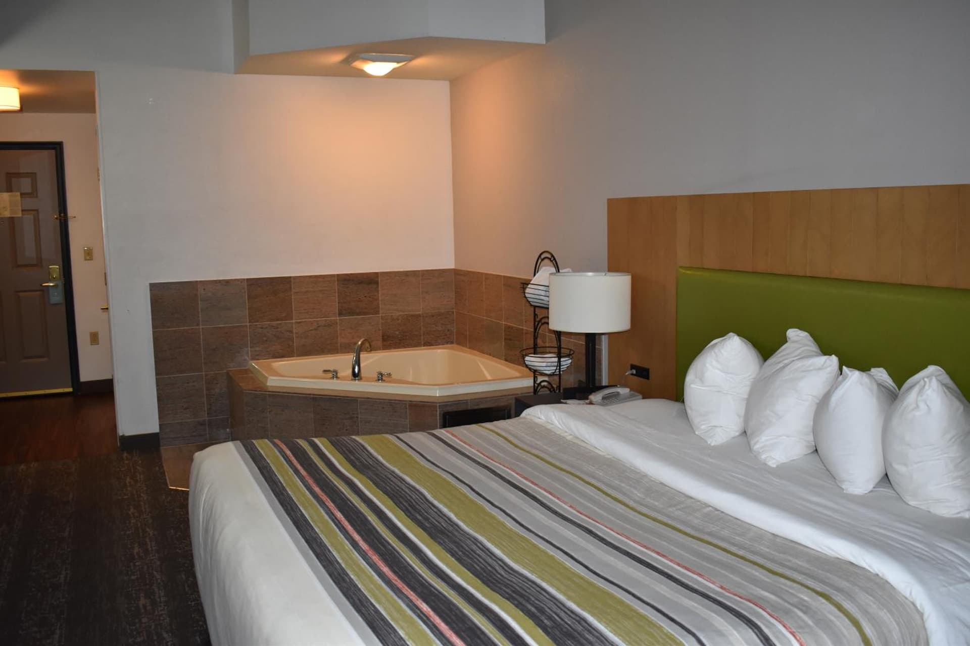 Country Inn & Suites by Radisson, Hagerstown, MD interior in Hagerstown, MD — gallery photo 2
