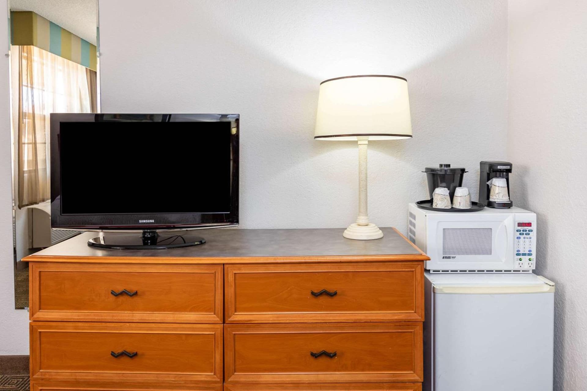 La Quinta Inn by Wyndham El Paso West interior in El Paso, TX — gallery photo 2