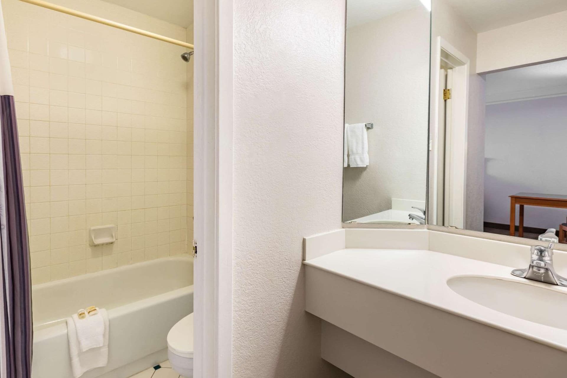 La Quinta Inn by Wyndham El Paso West gallery photo in El Paso, TX — image 29
