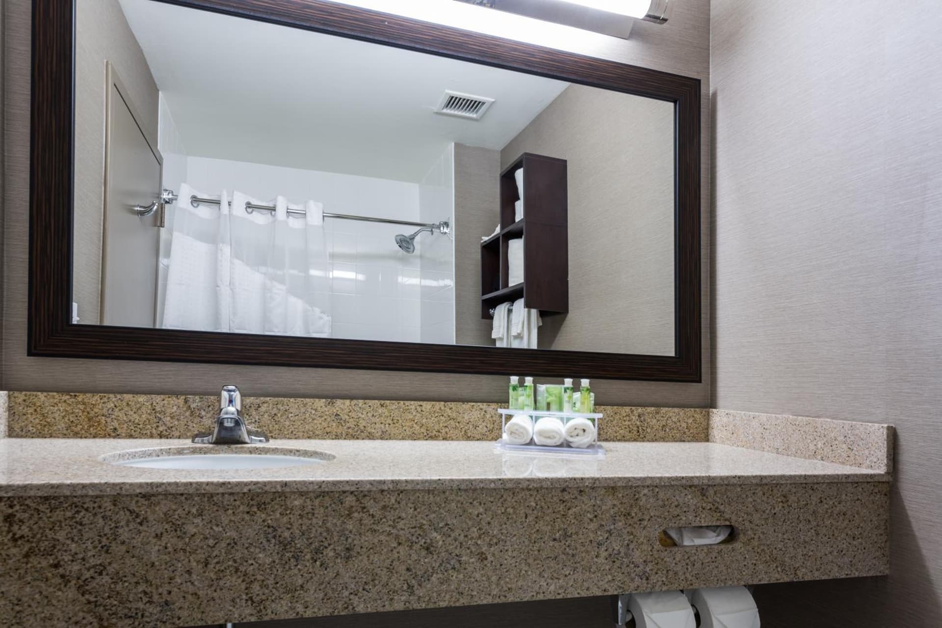 Holiday Inn Express & Suites Naples Downtown - 5th Avenue by IHG gallery photo in Naples, FL — image 13