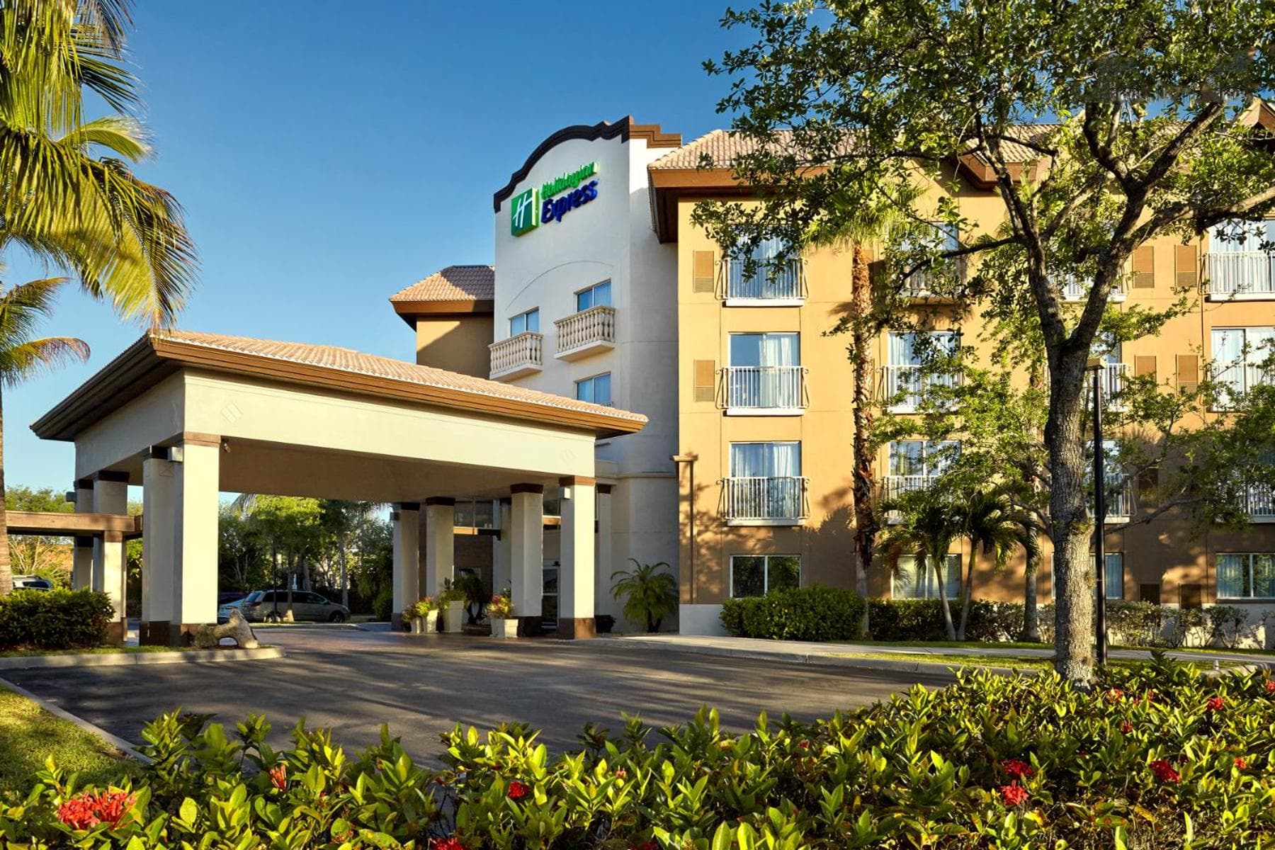 Holiday Inn Express & Suites Naples Downtown - 5th Avenue by IHG gallery photo in Naples, FL — image 38