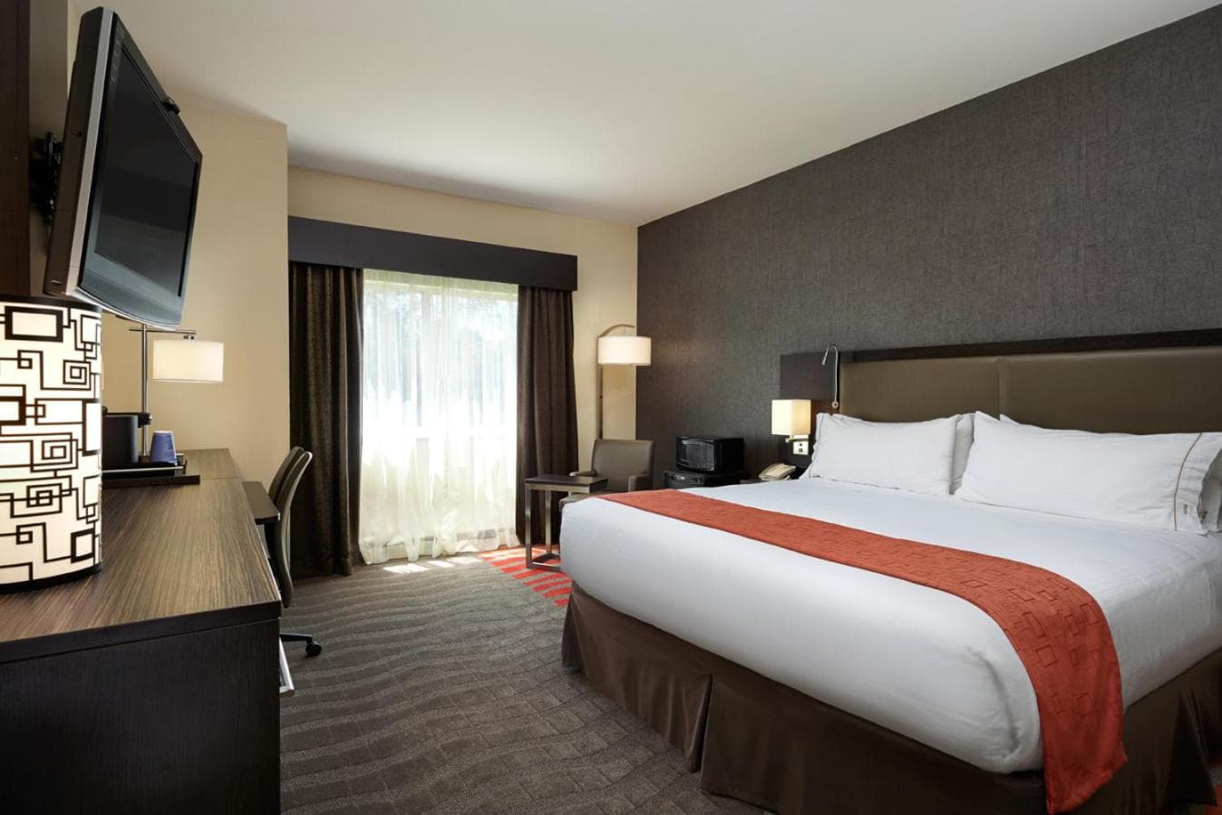 Holiday Inn Express & Suites Naples Downtown - 5th Avenue by IHG gallery photo in Naples, FL — image 32
