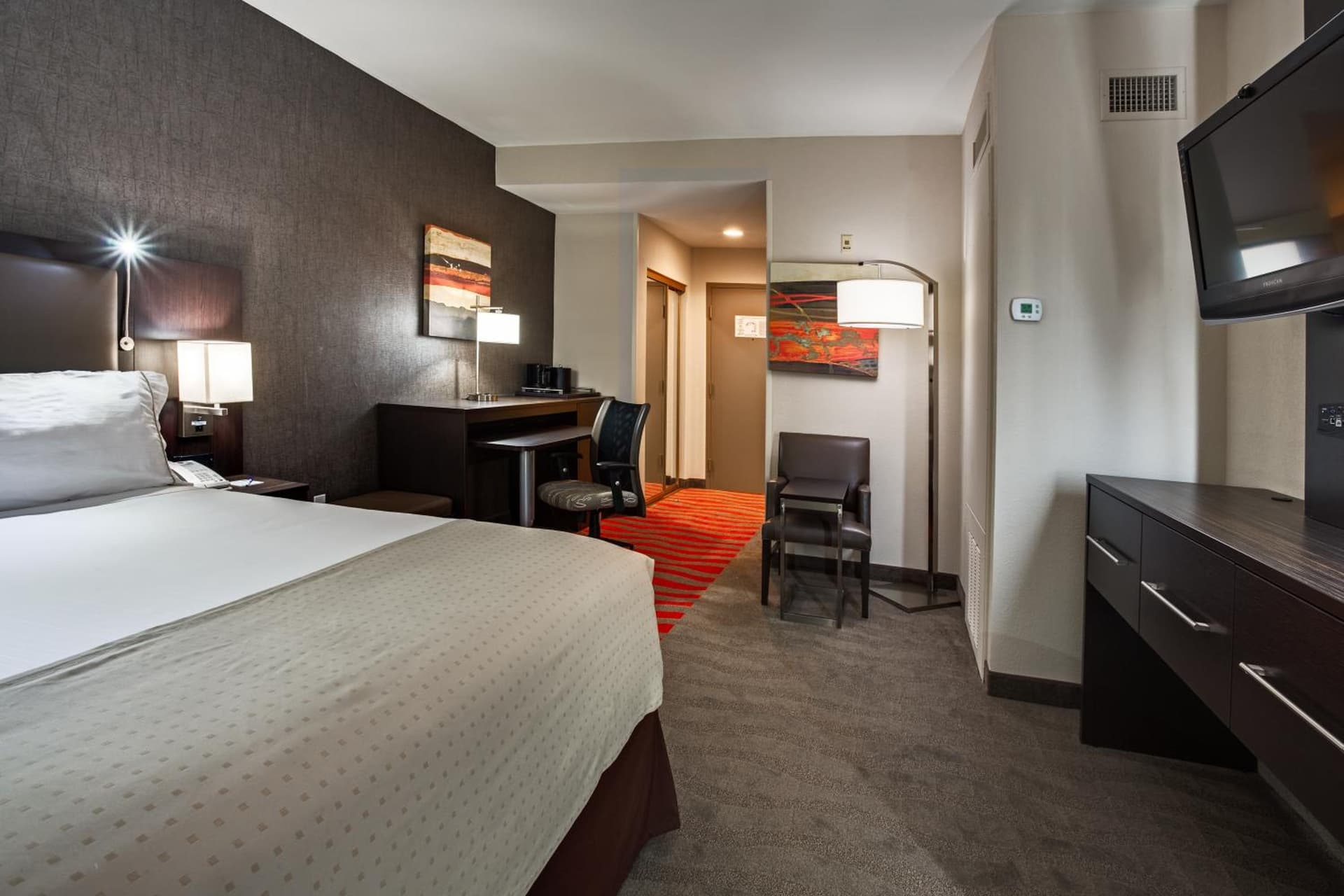 Holiday Inn Express & Suites Naples Downtown - 5th Avenue by IHG gallery photo in Naples, FL — image 44