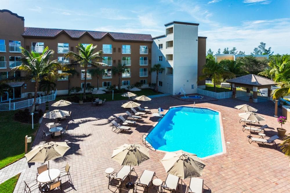 Holiday Inn Express & Suites Naples Downtown - 5th Avenue by IHG interior in Naples, FL — gallery photo 2
