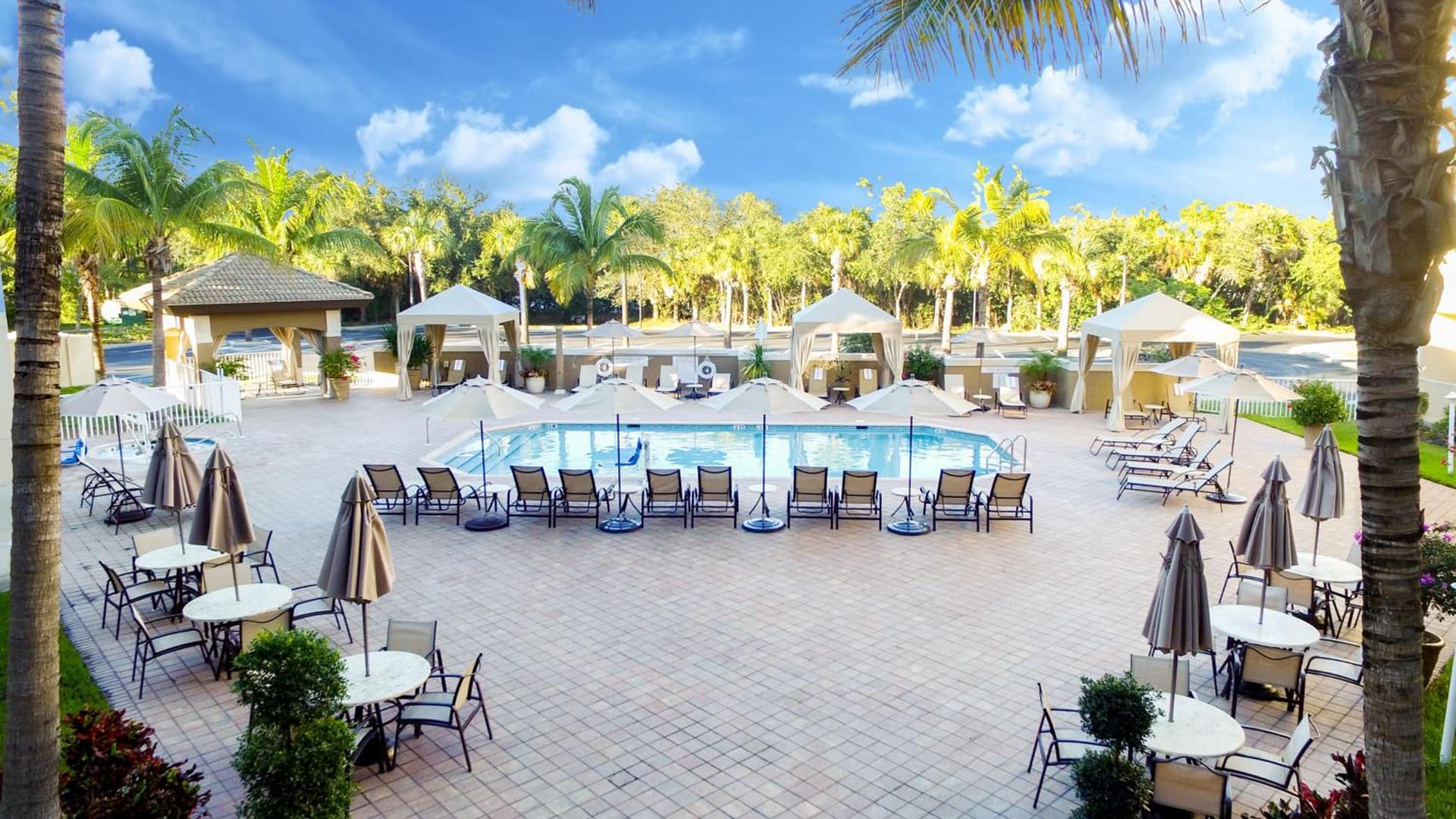 Holiday Inn Express & Suites Naples Downtown - 5th Avenue by IHG property views in Naples, FL — gallery photo 3