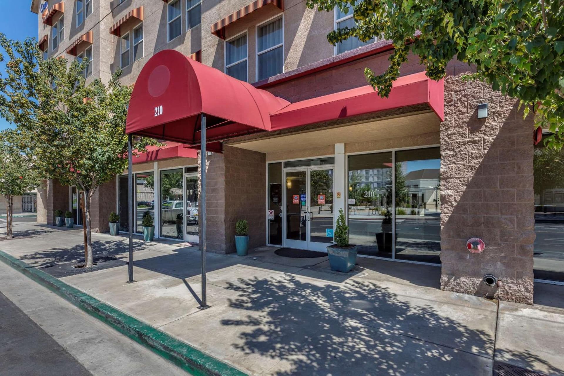 Comfort Suites Visalia - Convention Center interior in Visalia, CA — gallery photo 2