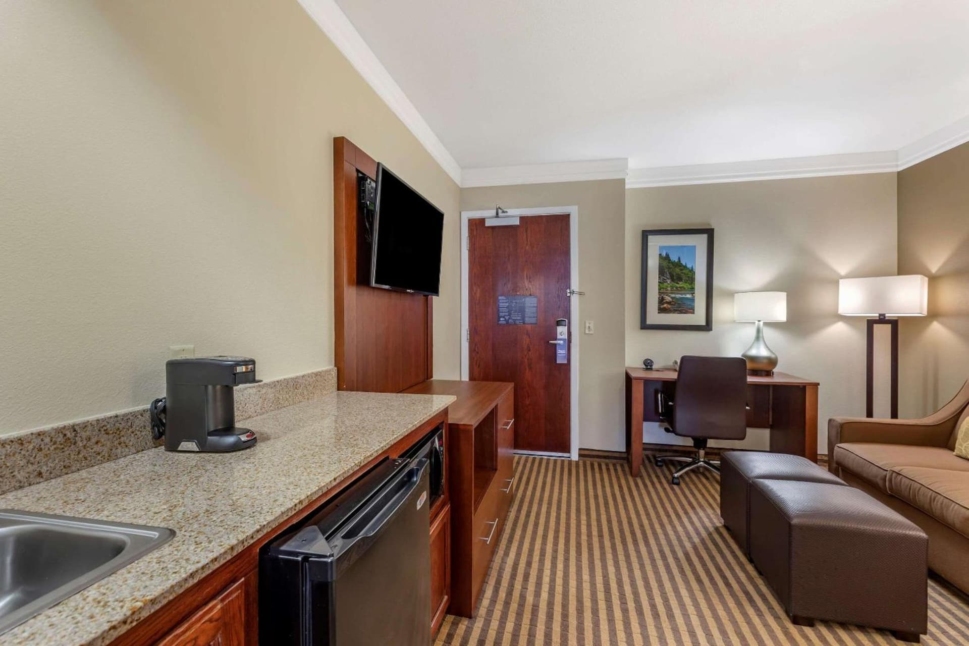 Comfort Suites Visalia - Convention Center gallery photo in Visalia, CA — image 11