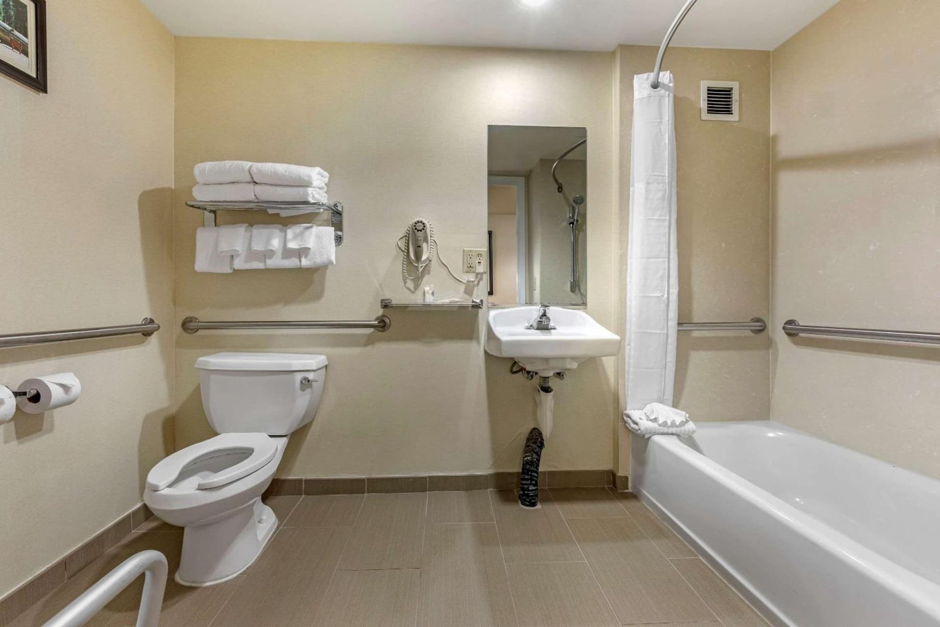 Comfort Suites Visalia - Convention Center gallery photo in Visalia, CA — image 6