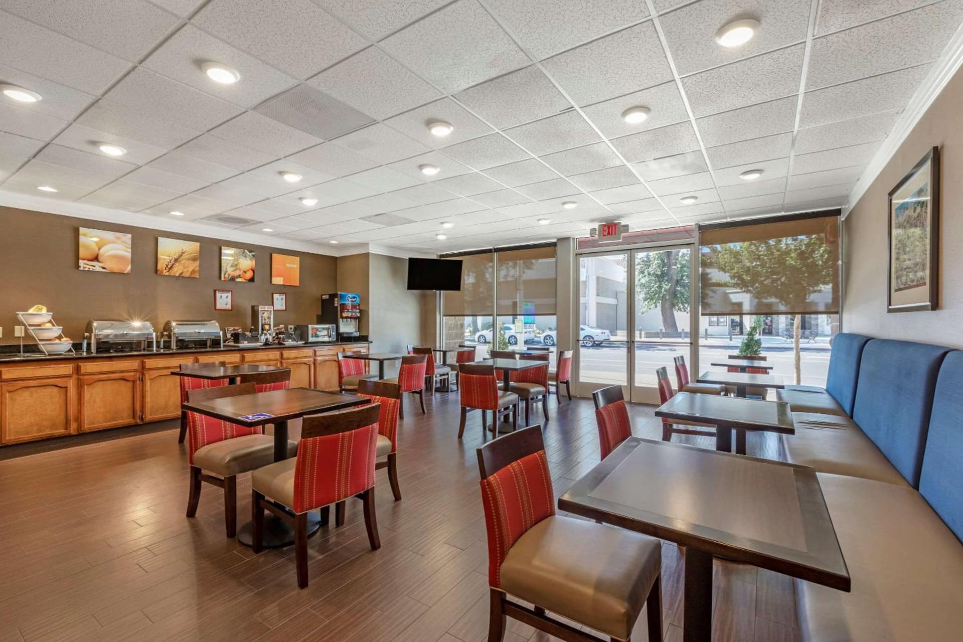 Comfort Suites Visalia - Convention Center gallery photo in Visalia, CA — image 9