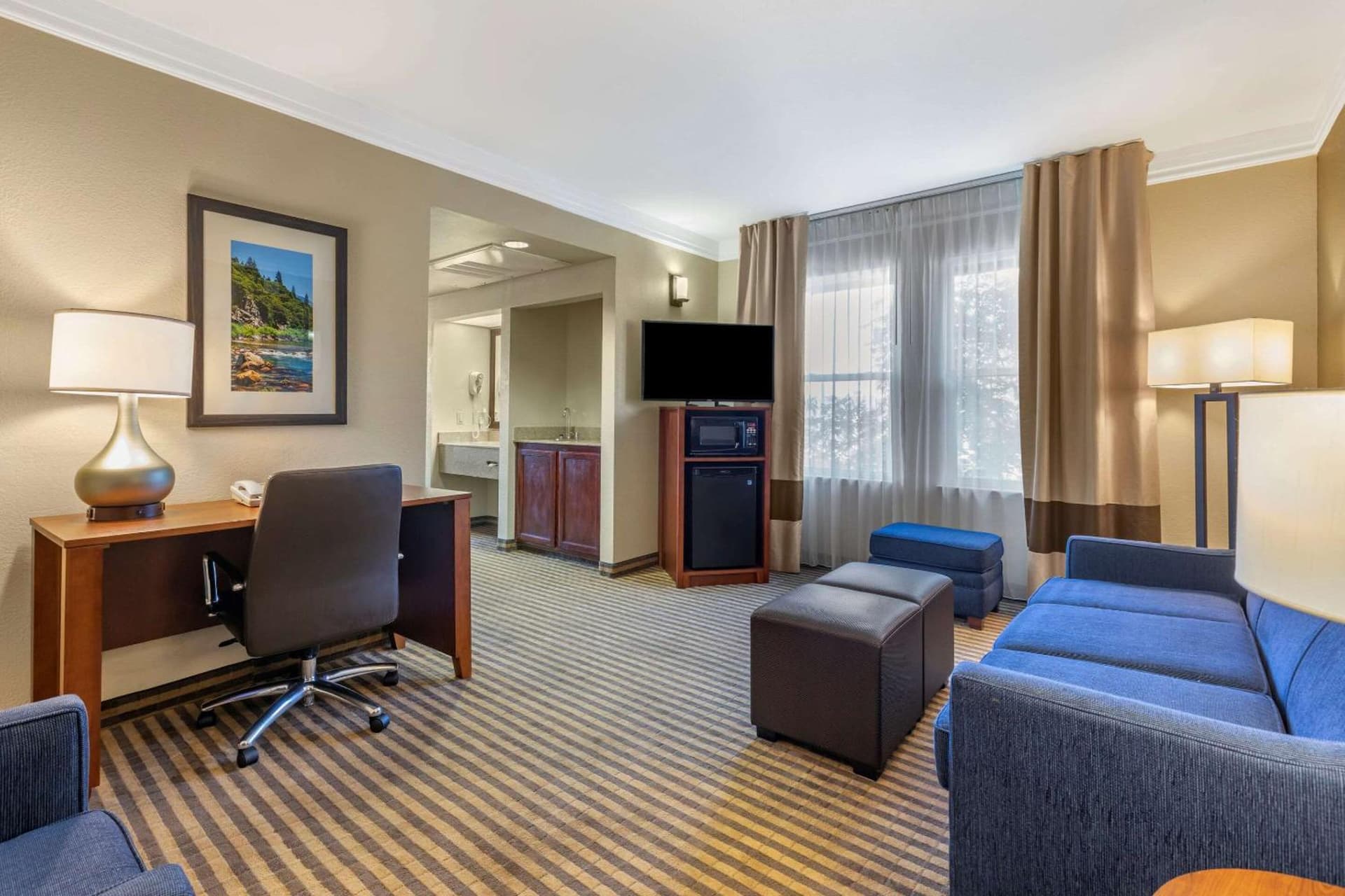 Comfort Suites Visalia - Convention Center interior in Visalia, CA — gallery photo 2
