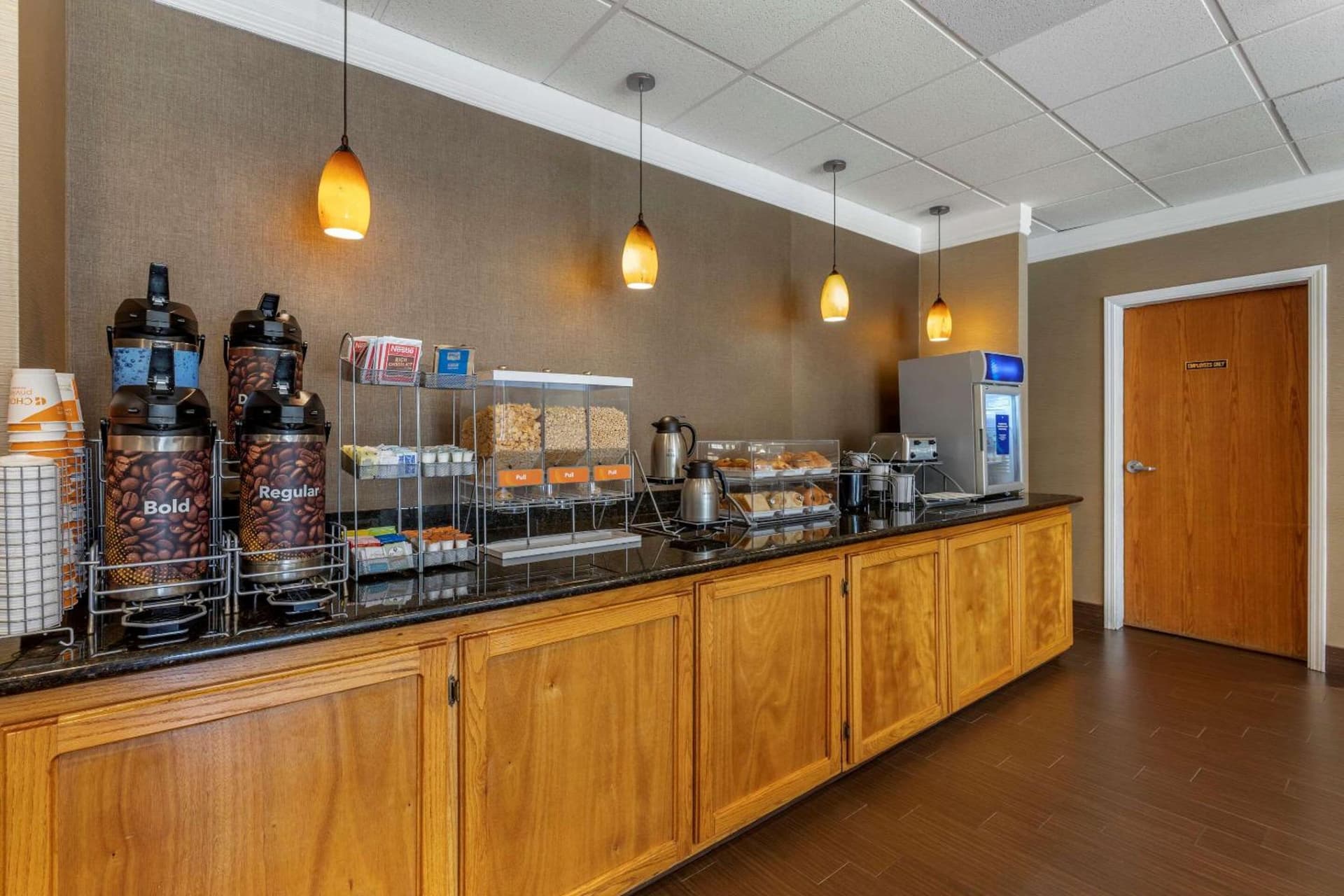 Comfort Suites Visalia - Convention Center gallery photo in Visalia, CA — image 5