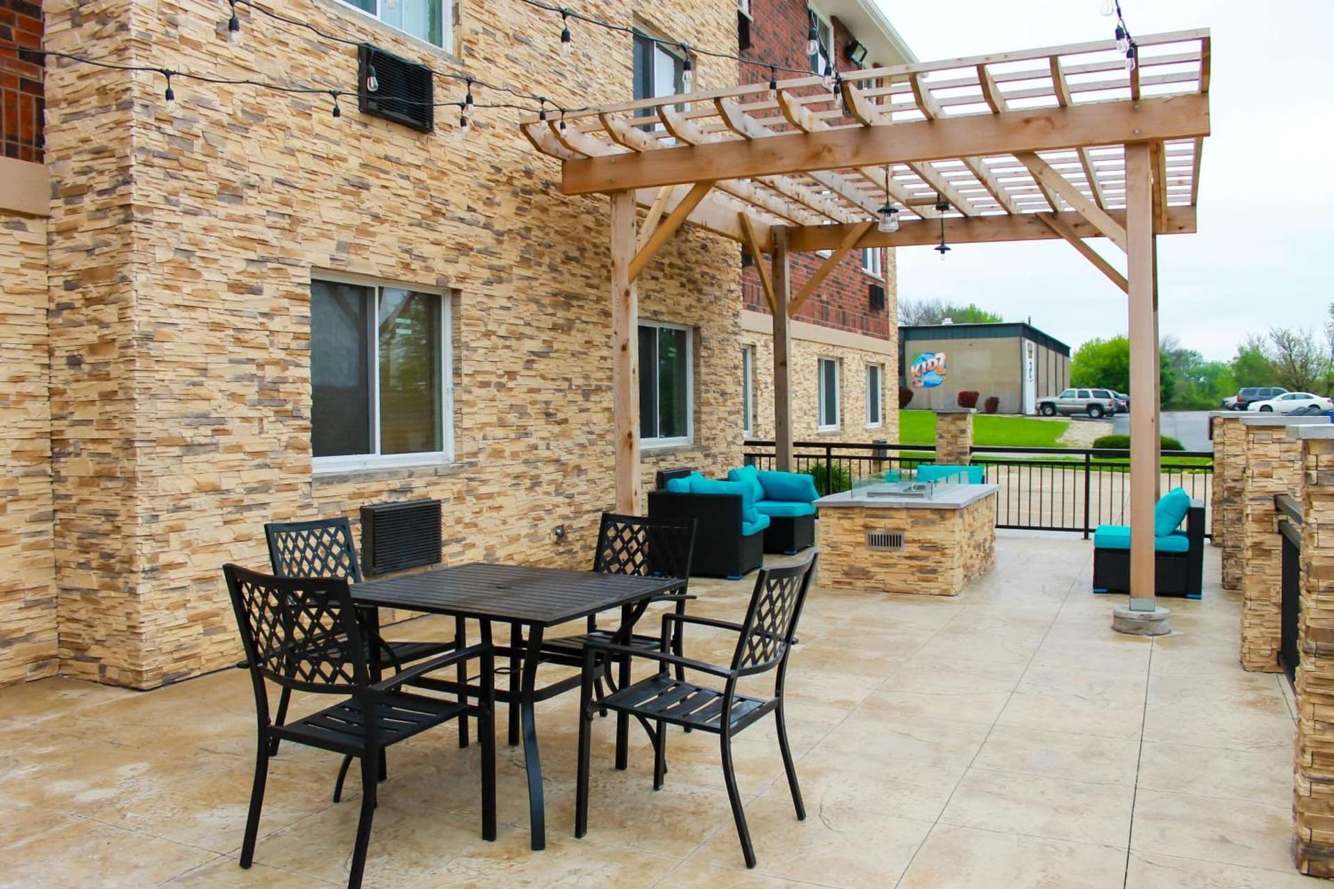 Clarion Pointe Bettendorf - Quad Cities property views in Bettendorf, IA — gallery photo 3