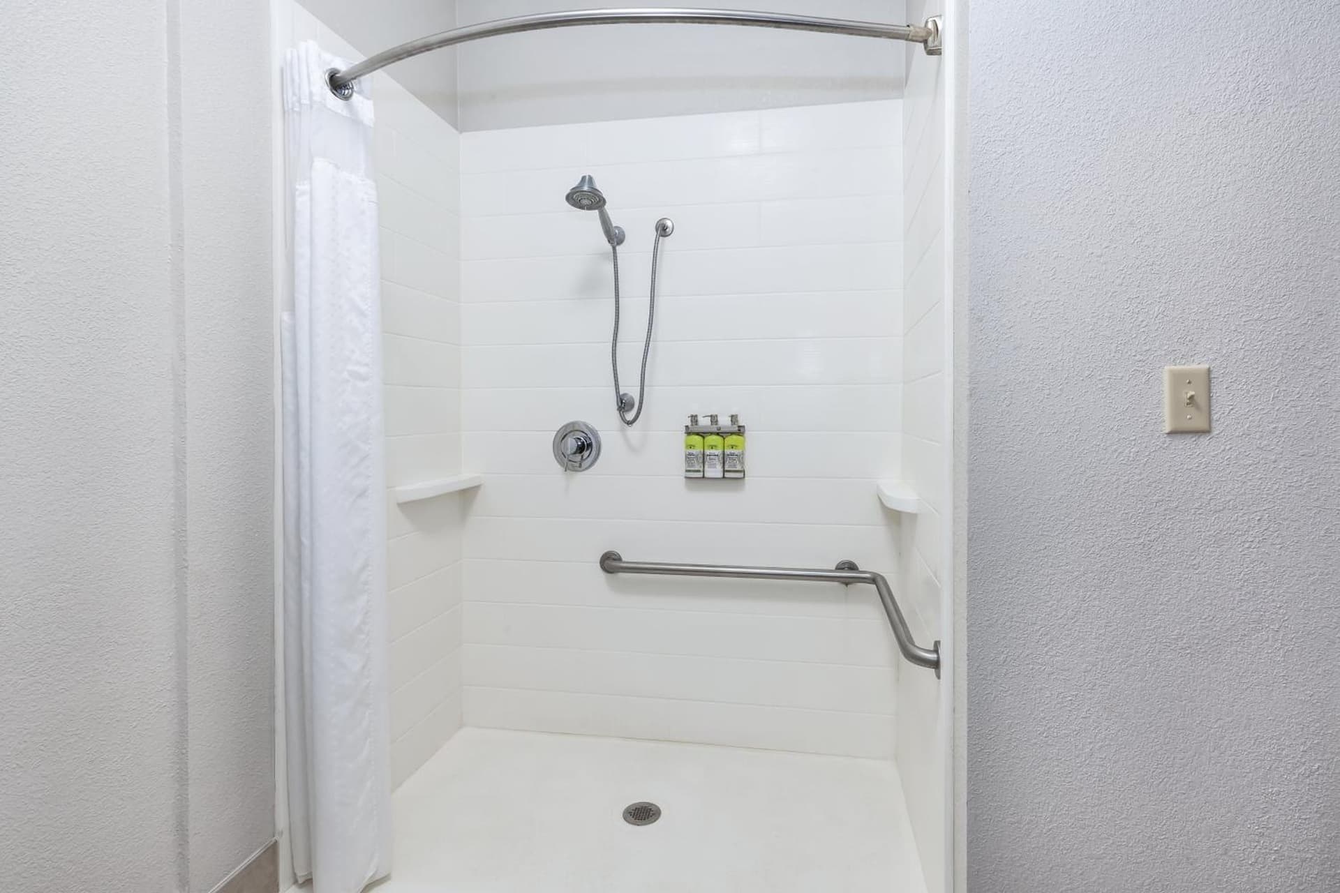 Holiday Inn Express and Suites Three Rivers by IHG interior in Three Rivers, MI — gallery photo 2