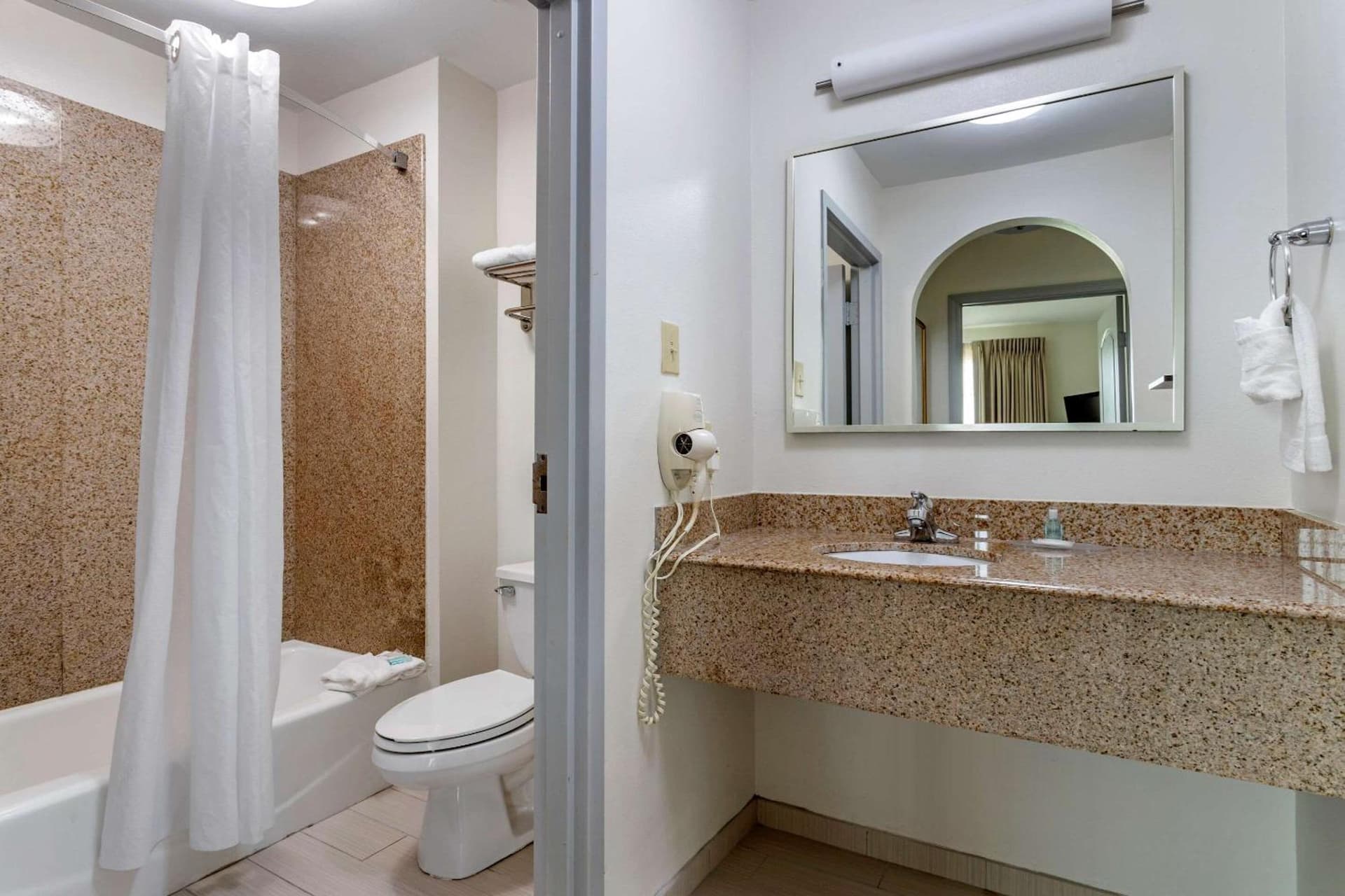 MainStay Suites Port Arthur - Beaumont South property views in Port Arthur, TX — gallery photo 3