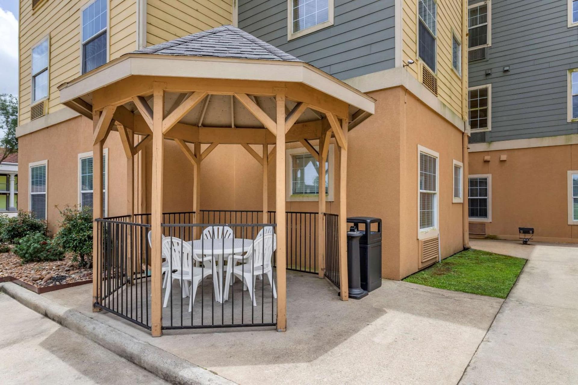 MainStay Suites Port Arthur - Beaumont South interior in Port Arthur, TX — gallery photo 2
