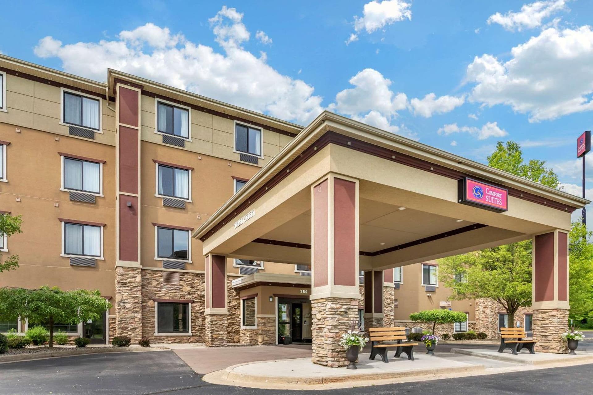 Comfort Suites Grand Rapids North interior in Comstock Park, MI — gallery photo 2