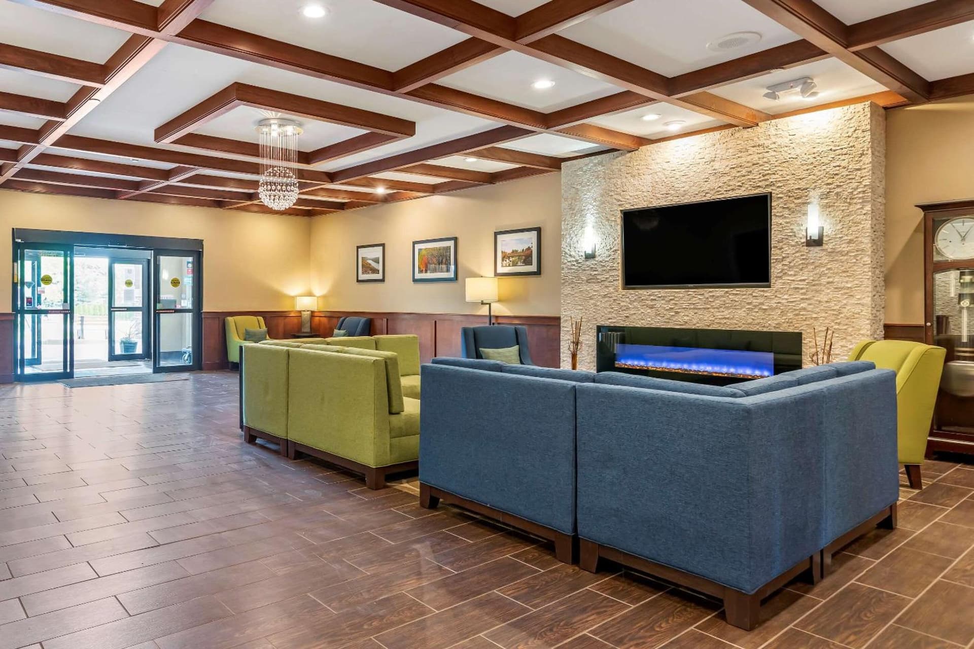 Comfort Suites Grand Rapids North property views in Comstock Park, MI — gallery photo 3