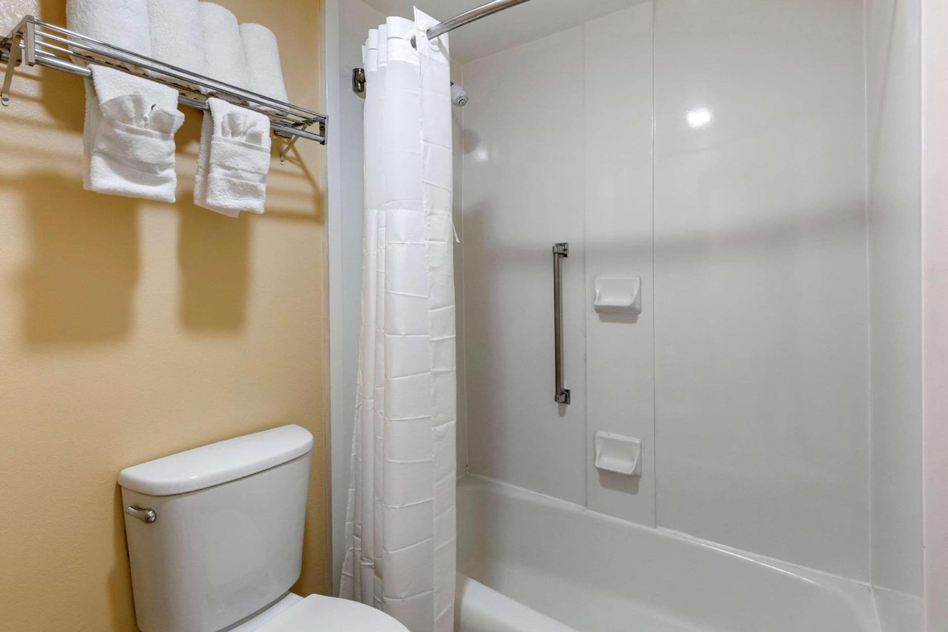 Quality Inn & Suites Hanes Mall gallery photo in Winston-Salem, NC — image 35