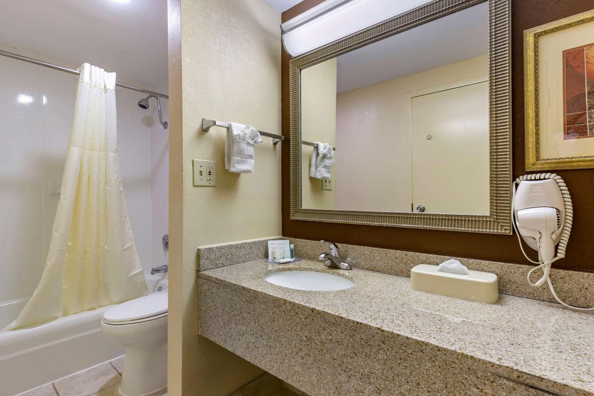 Quality Inn & Suites Hanes Mall gallery photo in Winston-Salem, NC — image 12
