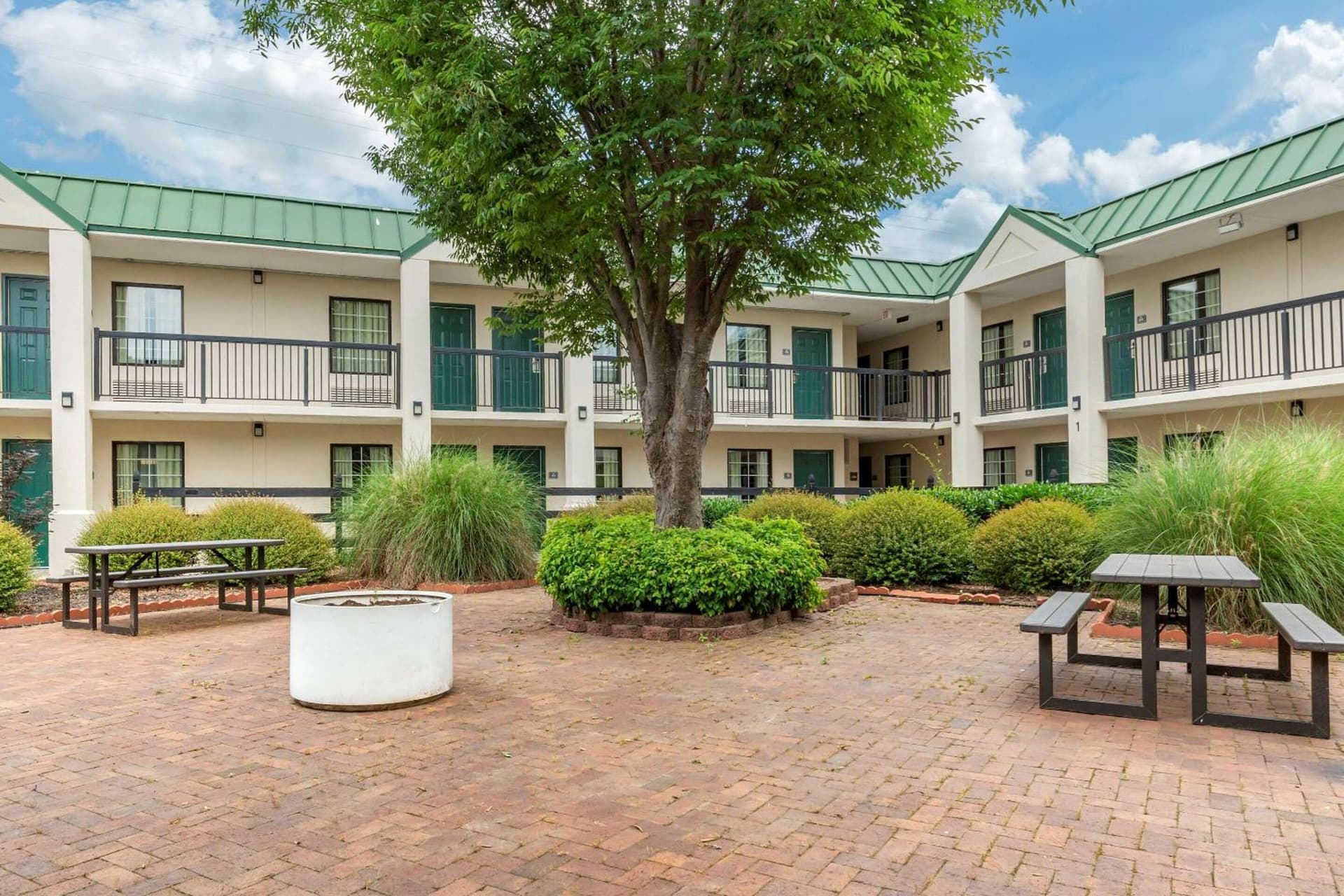 Quality Inn & Suites Hanes Mall gallery photo in Winston-Salem, NC — image 24