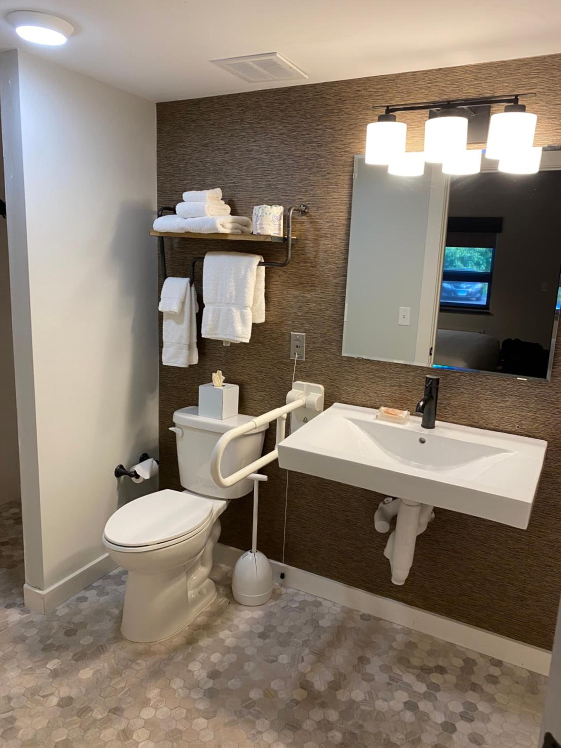 Hotel Hi-Ho - Contactless Check-In property views in Fairfield, CT — gallery photo 3