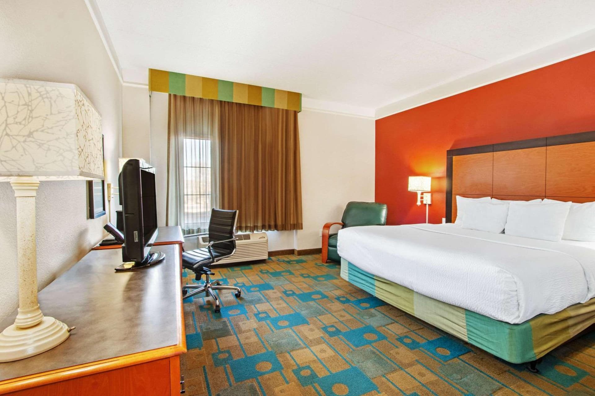 La Quinta by Wyndham Albuquerque West interior in Albuquerque, NM — gallery photo 2
