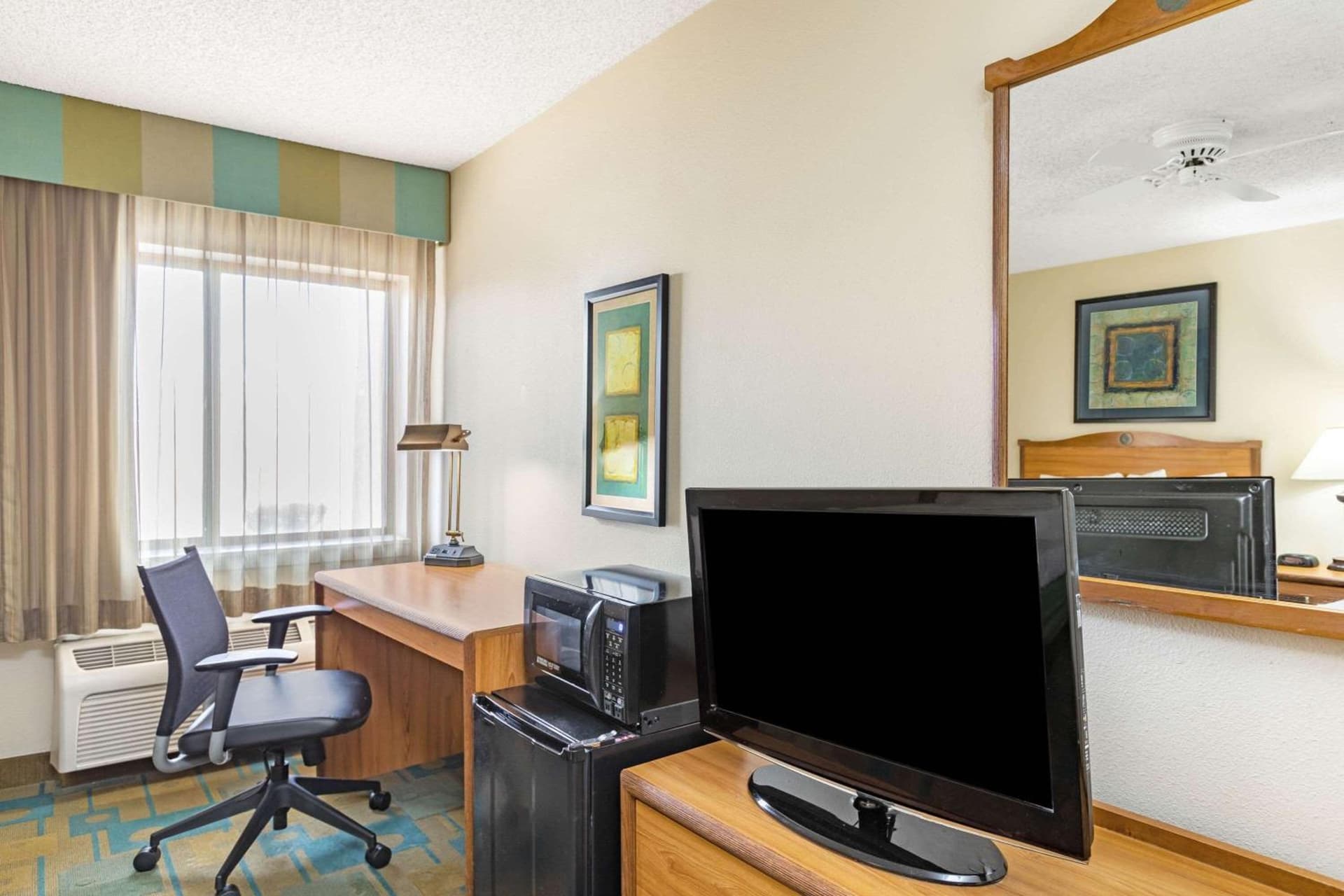 La Quinta by Wyndham El Paso East property views in El Paso, TX — gallery photo 3