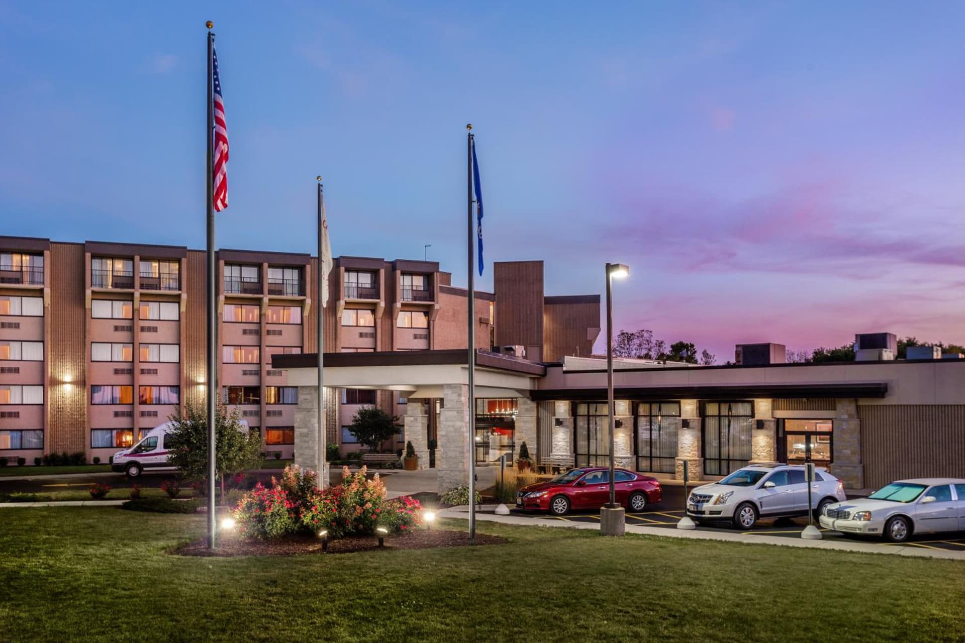 Crowne Plaza Milwaukee Airport by IHG featured exterior or lobby in Milwaukee, WI — similar hotel