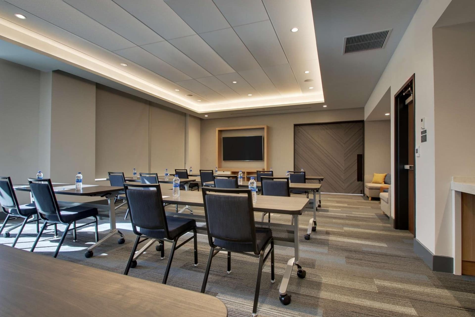 Hyatt House Oak Brook gallery photo in Oak Brook, IL — image 43