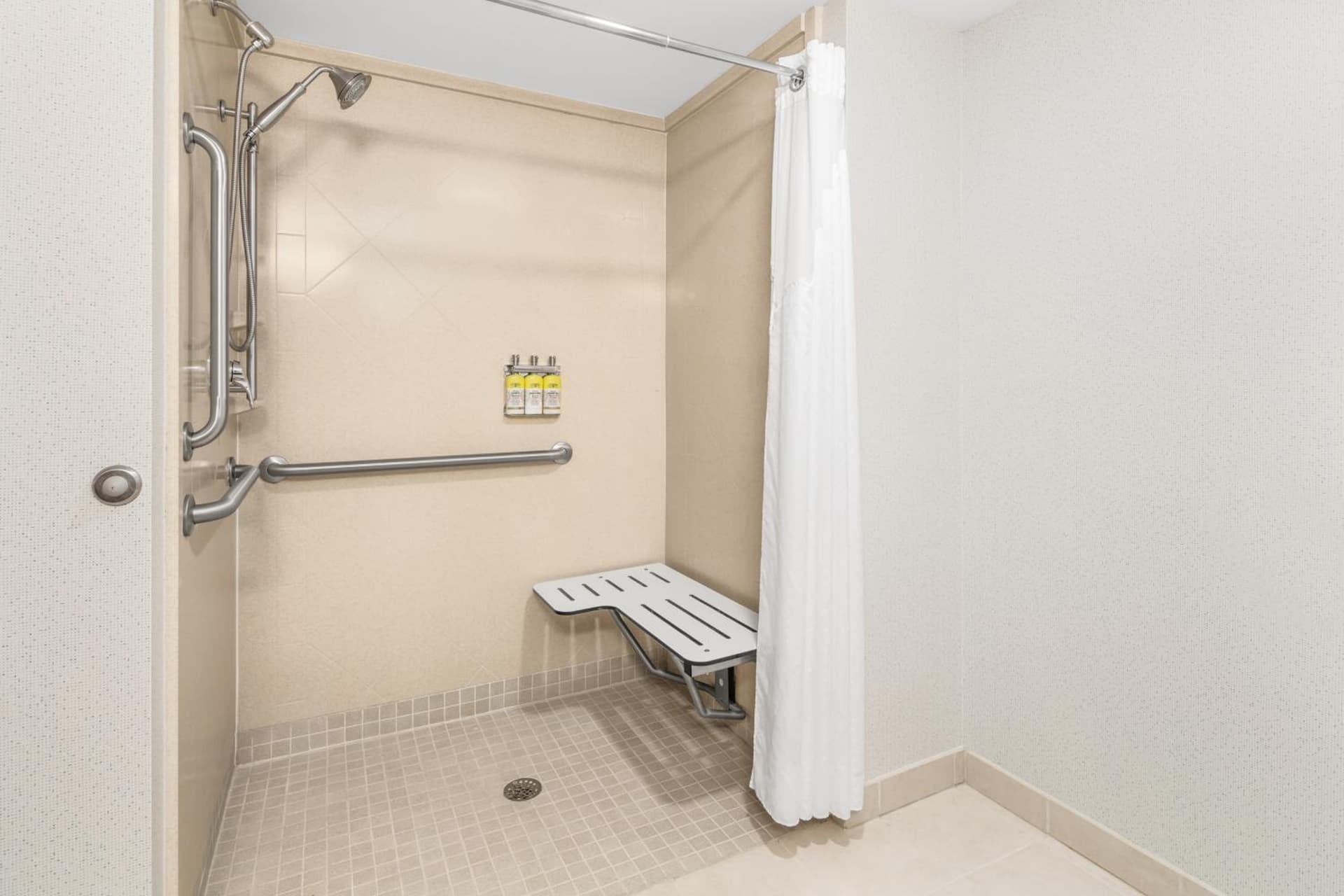 Holiday Inn Express & Suites Wilmington-Newark by IHG property views in Newark, DE — gallery photo 3