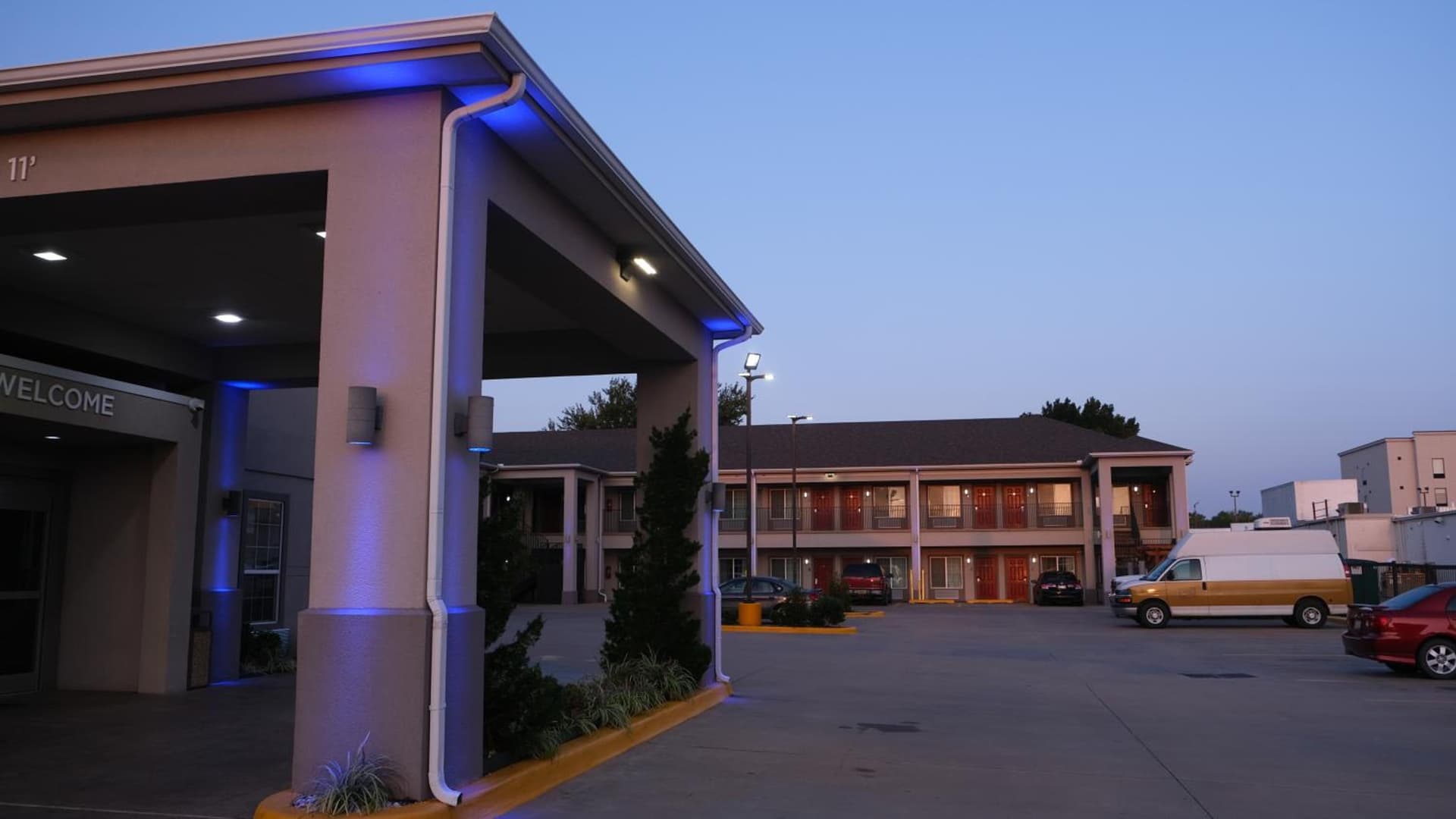 Catoosa Inn & Suites interior in Catoosa, OK — gallery photo 2