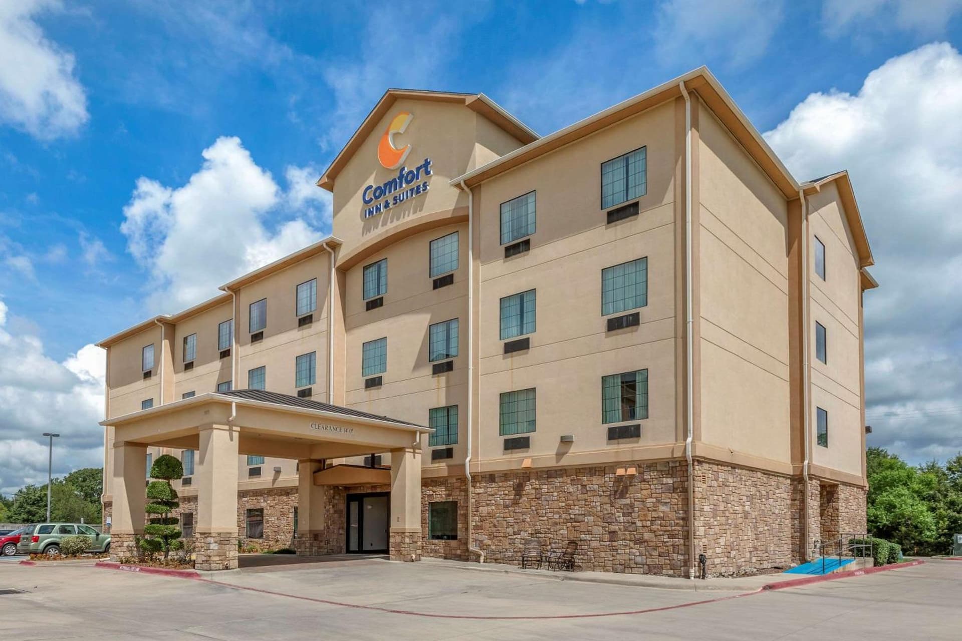 Comfort Inn & Suites Paris interior in Paris, TX — gallery photo 2