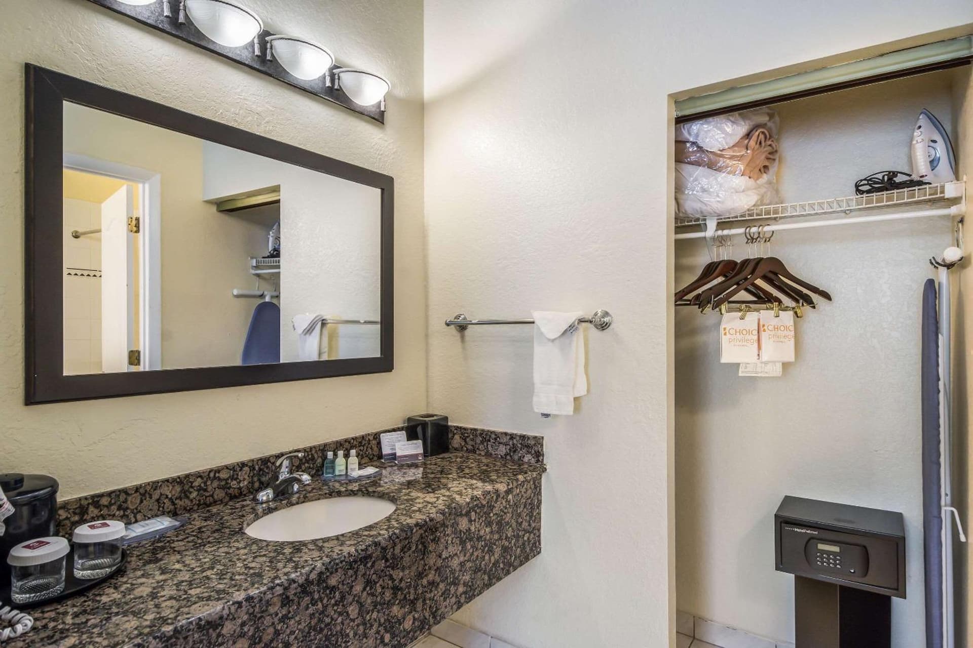 Clarion Inn & Suites Central Clearwater Beach gallery photo in Clearwater, FL — image 12