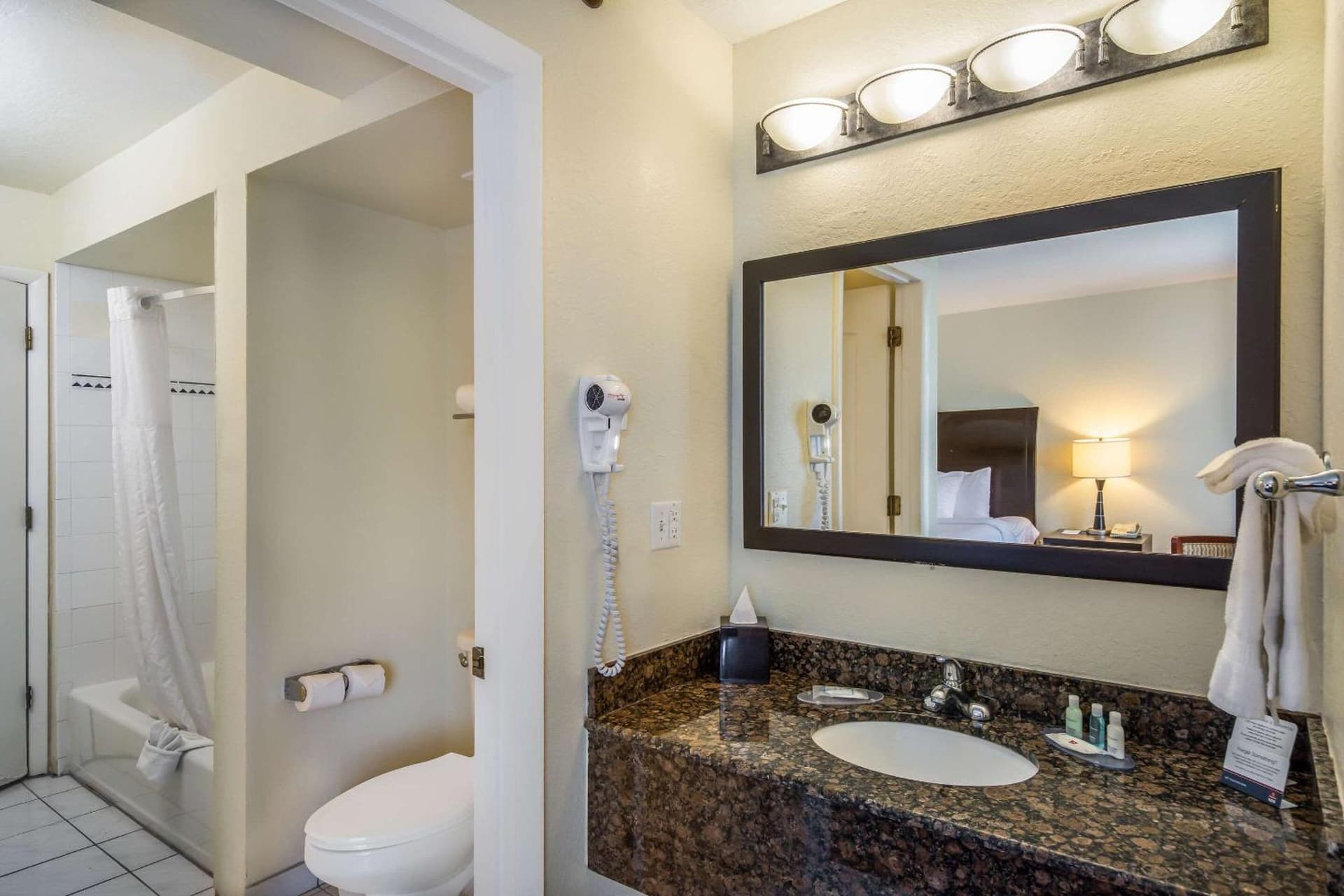 Clarion Inn & Suites Central Clearwater Beach gallery photo in Clearwater, FL — image 10