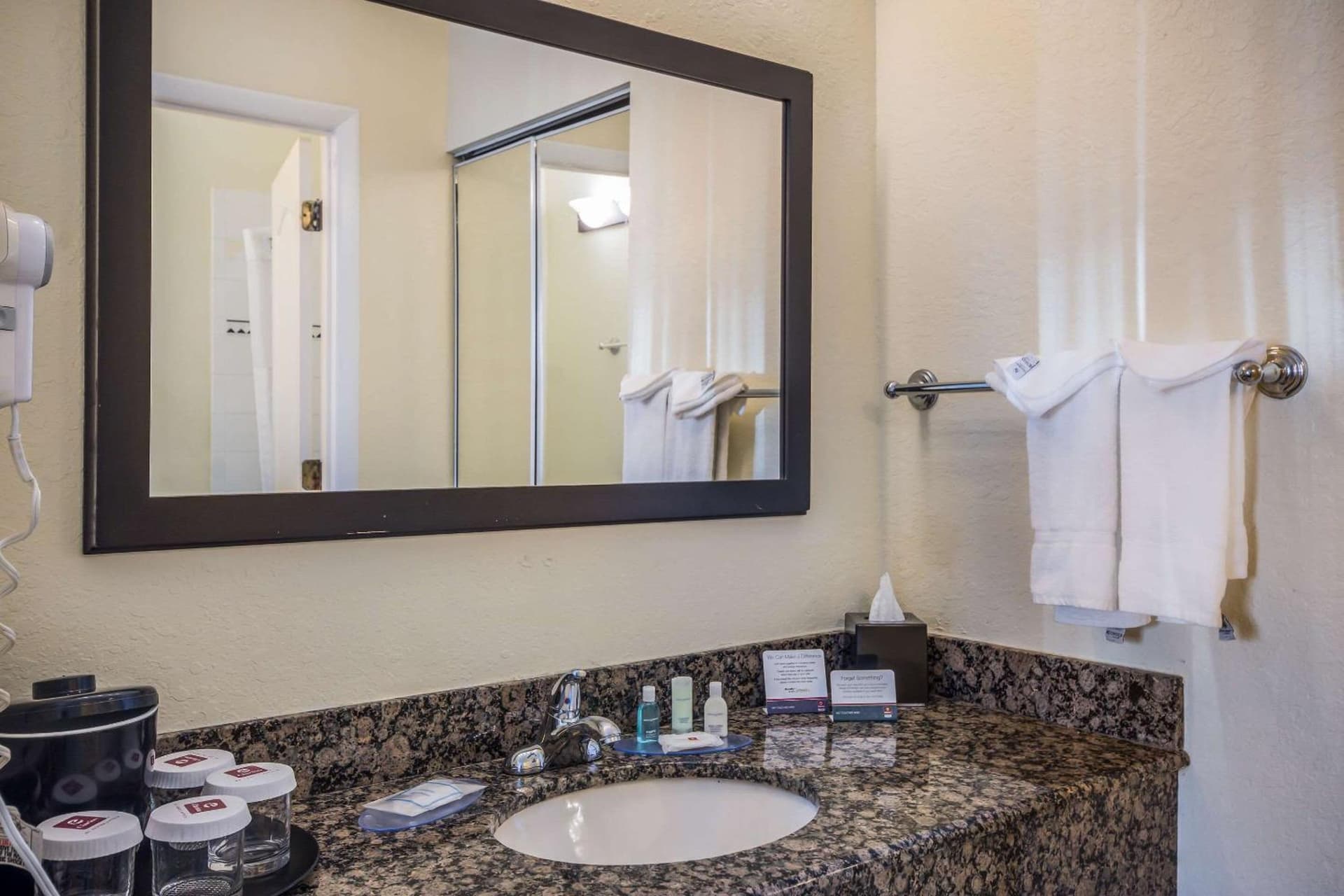 Clarion Inn & Suites Central Clearwater Beach gallery photo in Clearwater, FL — image 71