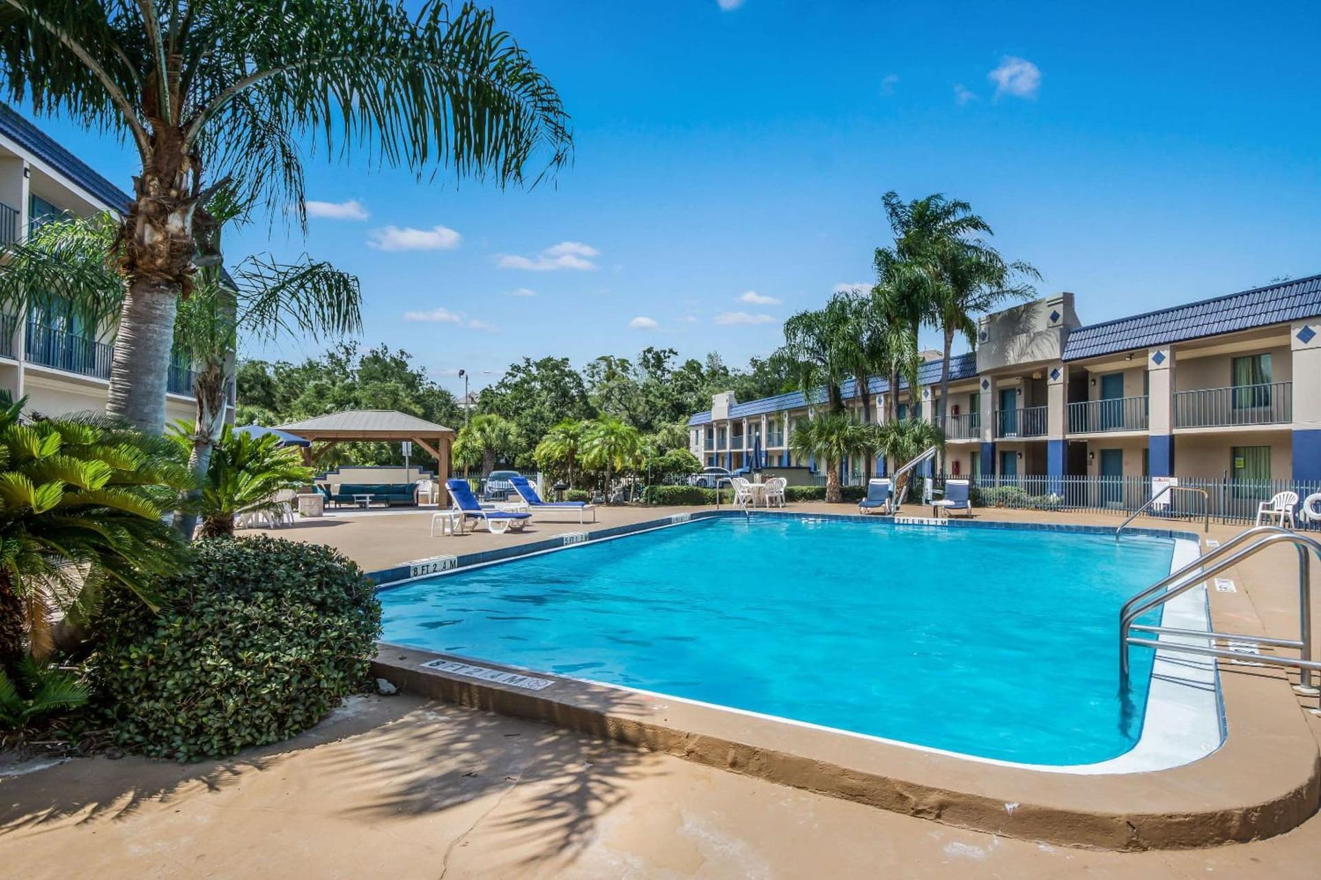 Clarion Inn & Suites Central Clearwater Beach gallery photo in Clearwater, FL — image 75