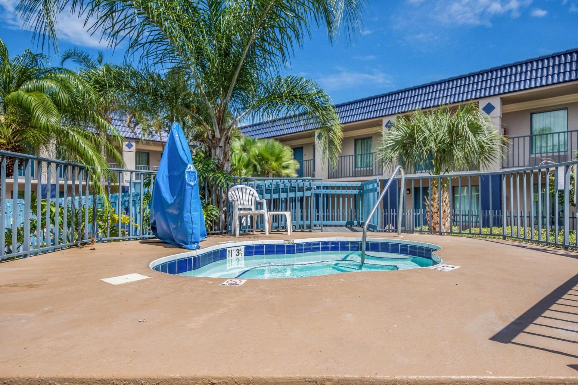 Clarion Inn & Suites Central Clearwater Beach gallery photo in Clearwater, FL — image 74