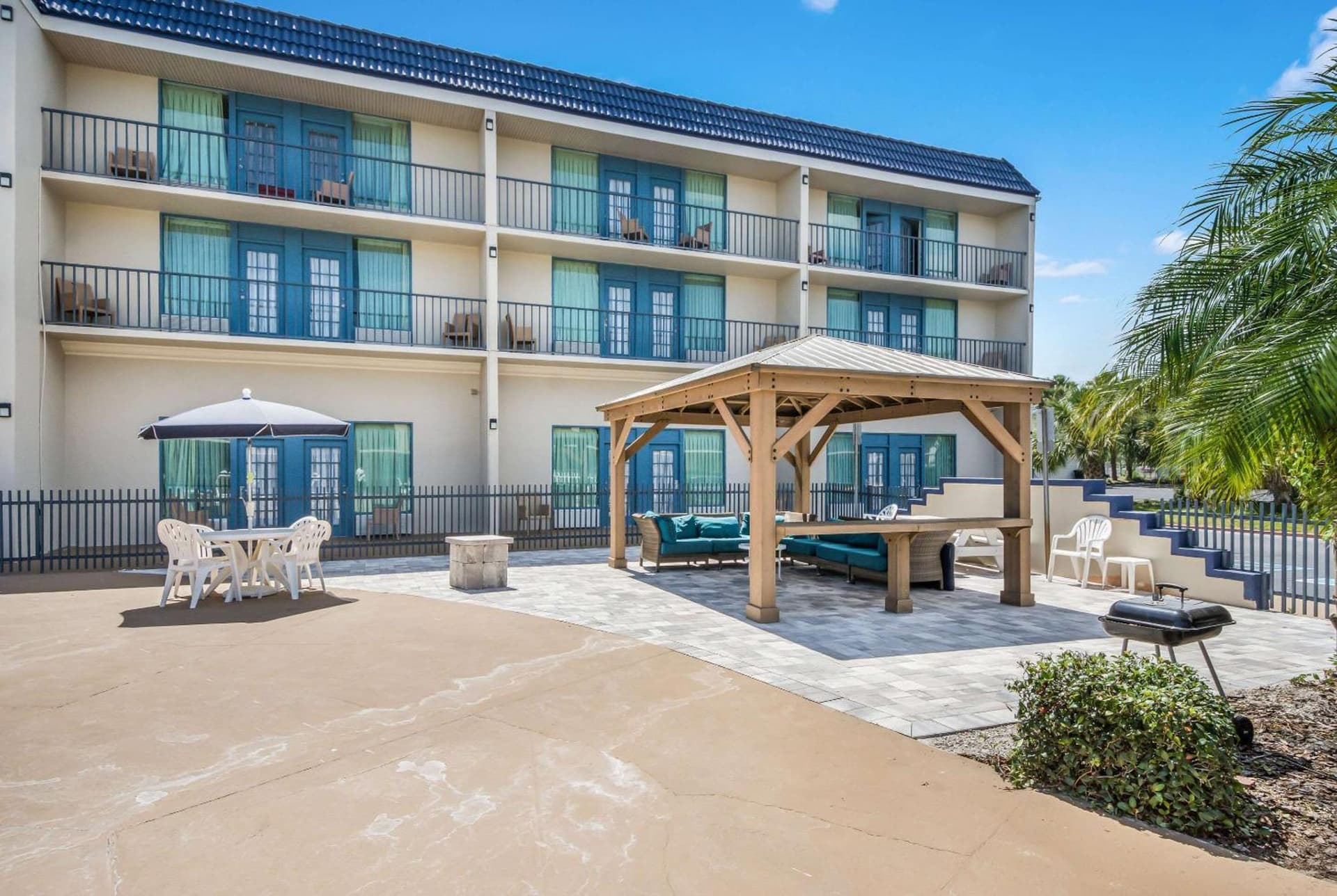 Clarion Inn & Suites Central Clearwater Beach gallery photo in Clearwater, FL — image 63
