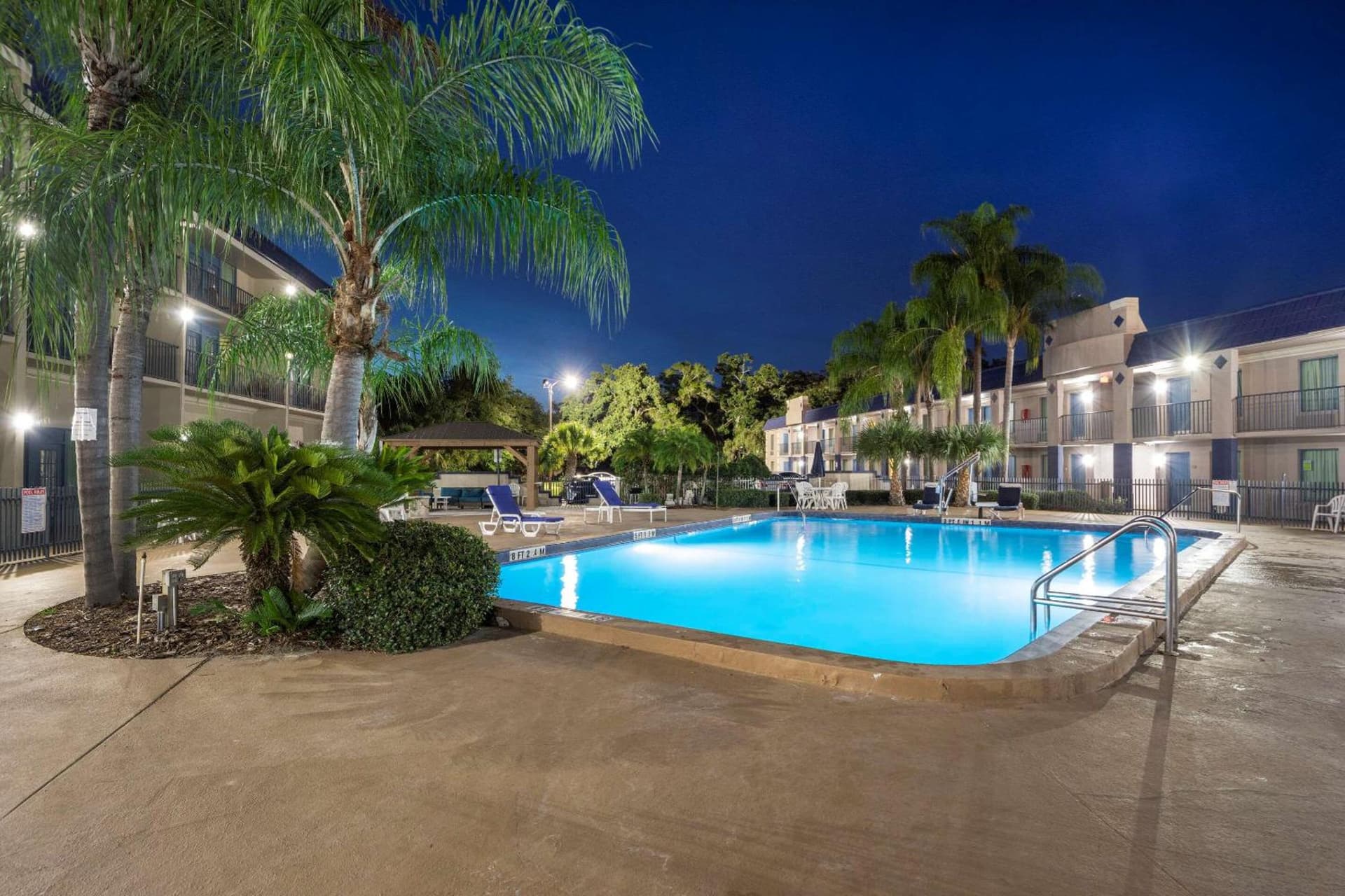 Clarion Inn & Suites Central Clearwater Beach gallery photo in Clearwater, FL — image 32