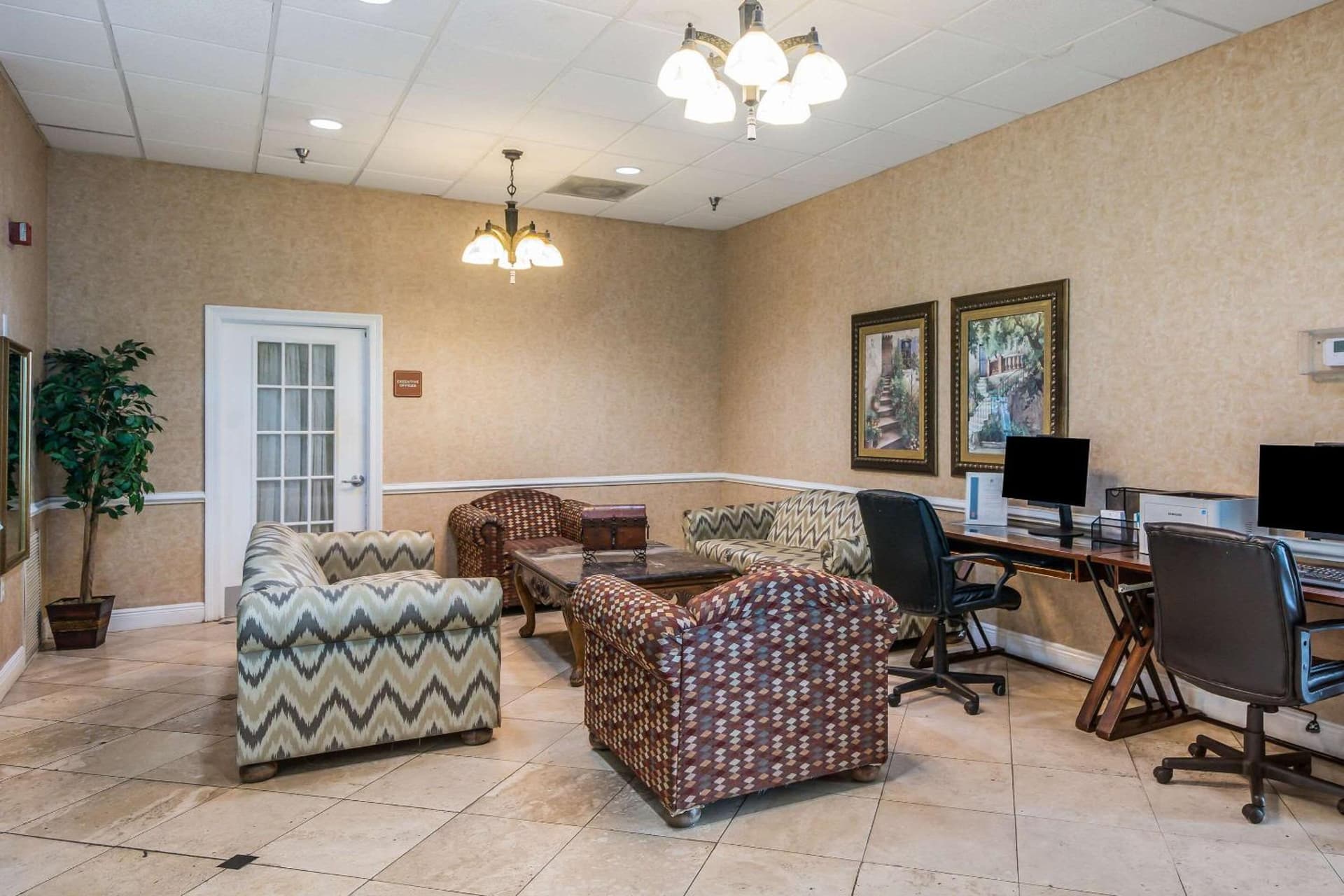 Clarion Inn & Suites Central Clearwater Beach gallery photo in Clearwater, FL — image 23